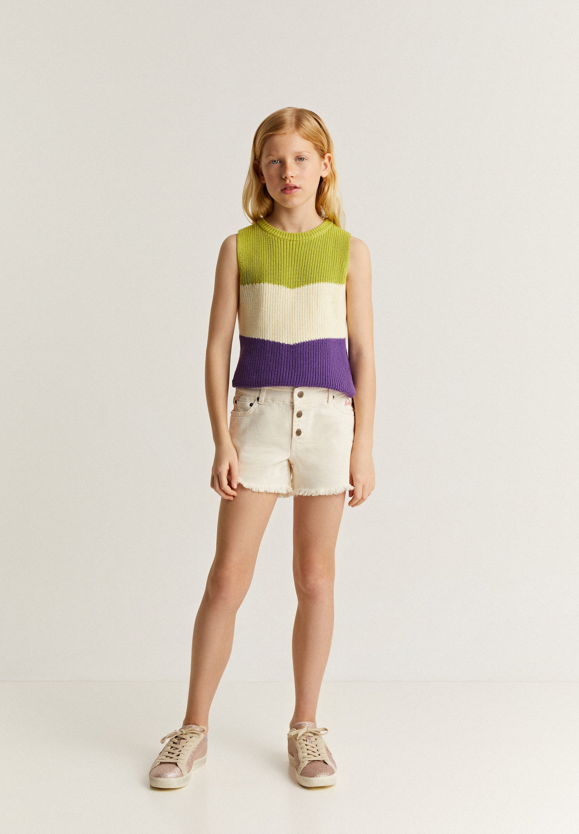 SHORTS BAJO DESFLECADO