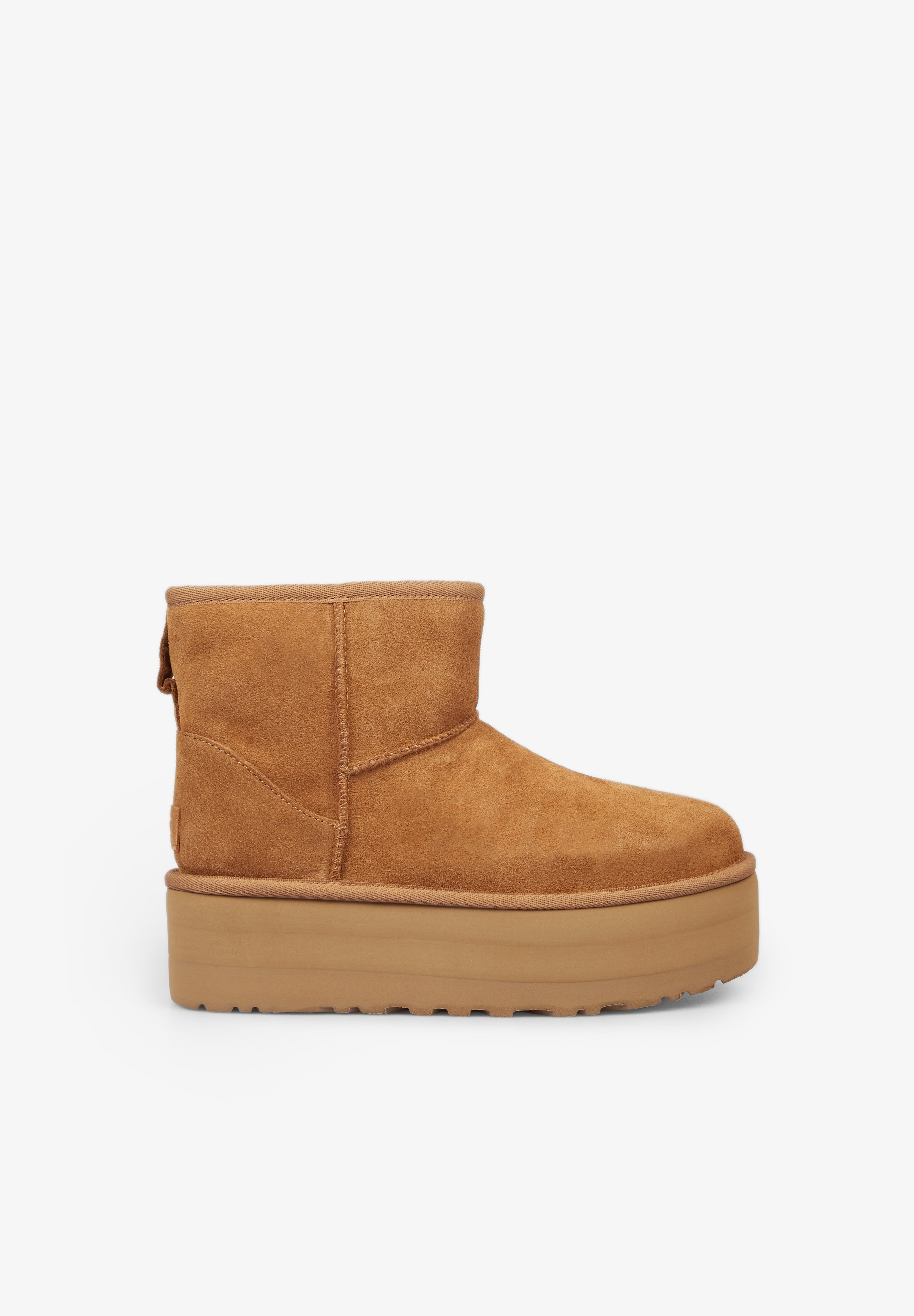 UGG | BOTAS PLATAFORMA CLASSIC MINI MUJER - Scalpers