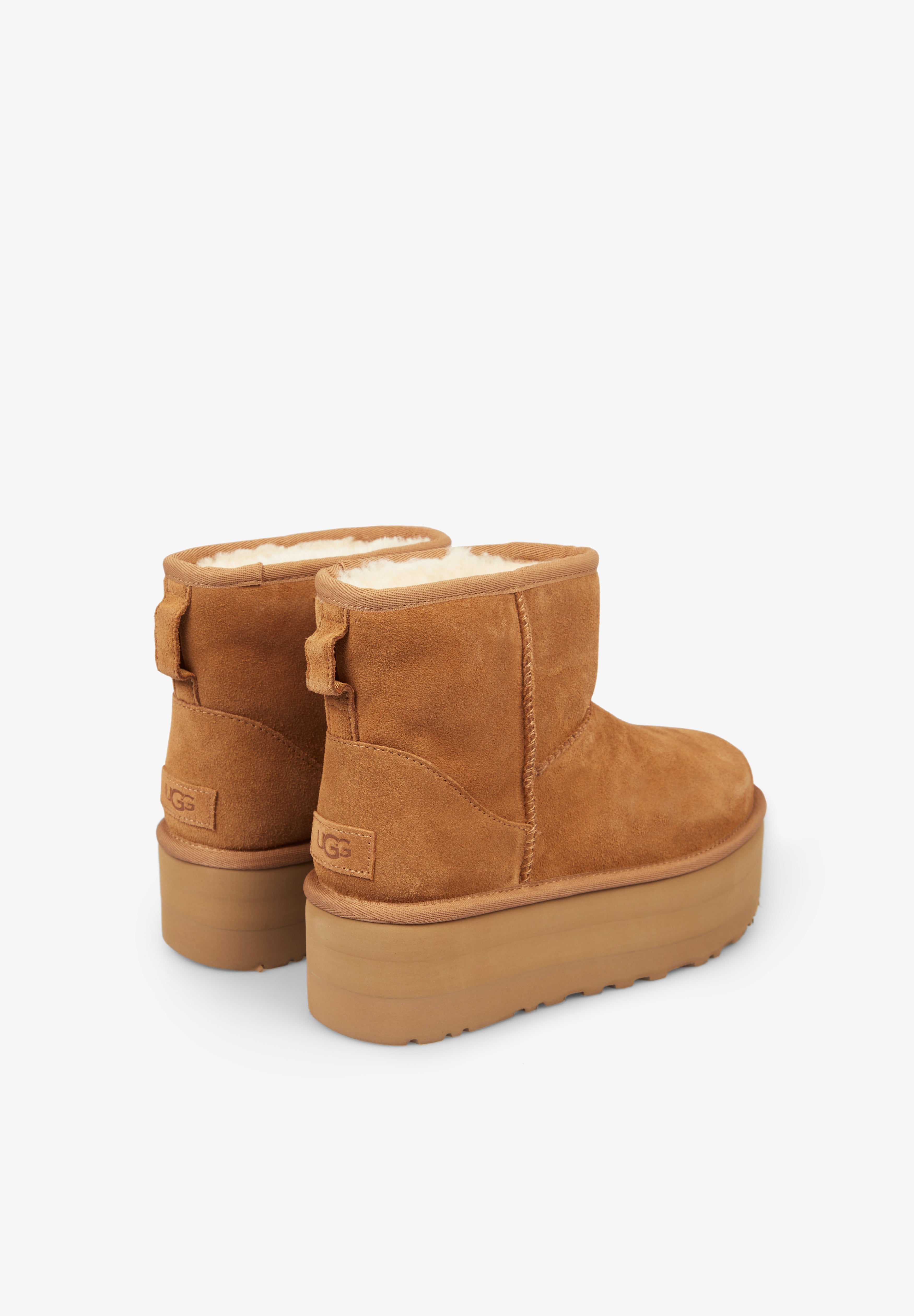 UGG | BOTAS PLATAFORMA CLASSIC MINI MUJER - Scalpers