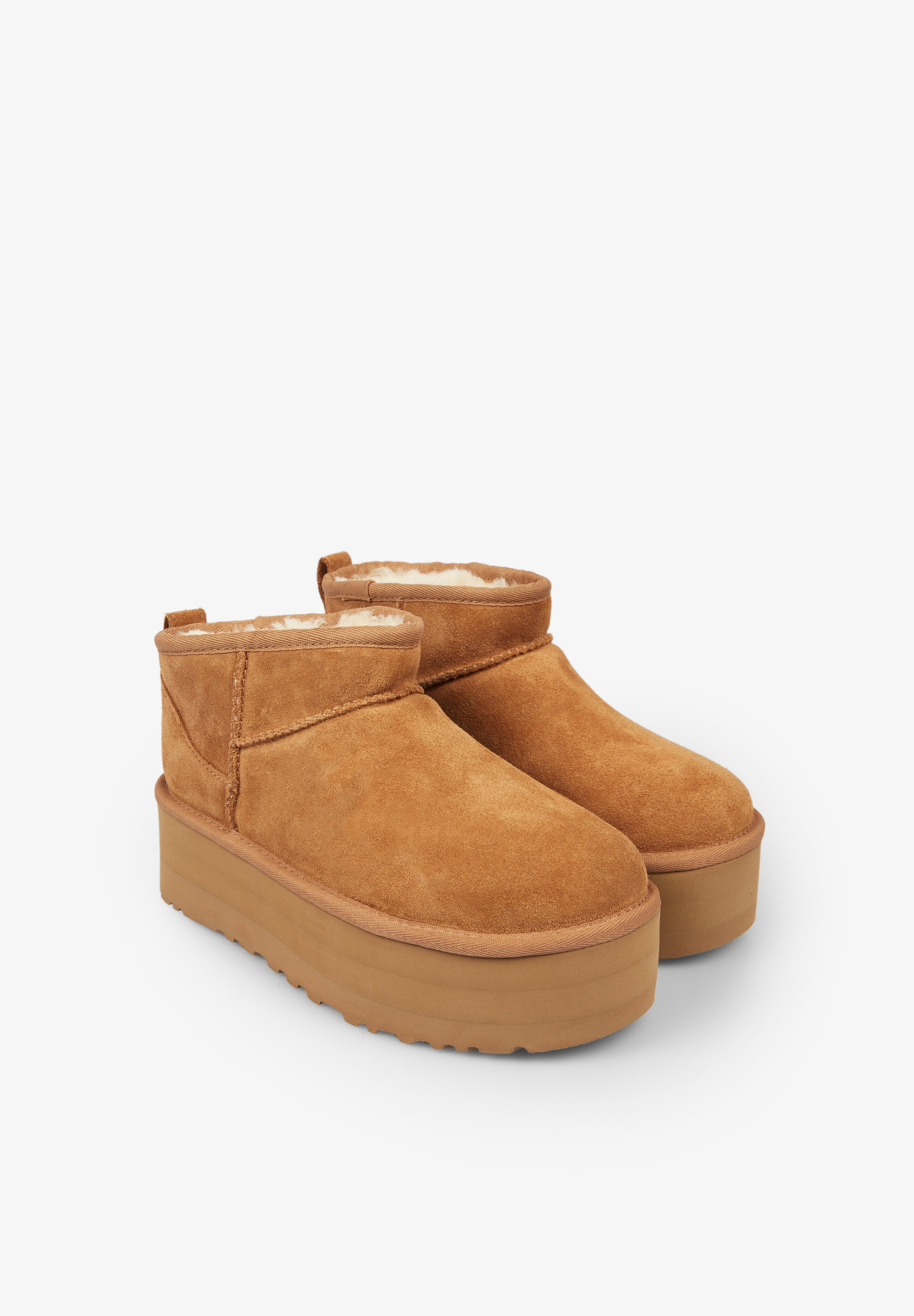 UGG | BOTAS PLATAFORMA CLASSIC ULTRA MINI MUJER - Scalpers