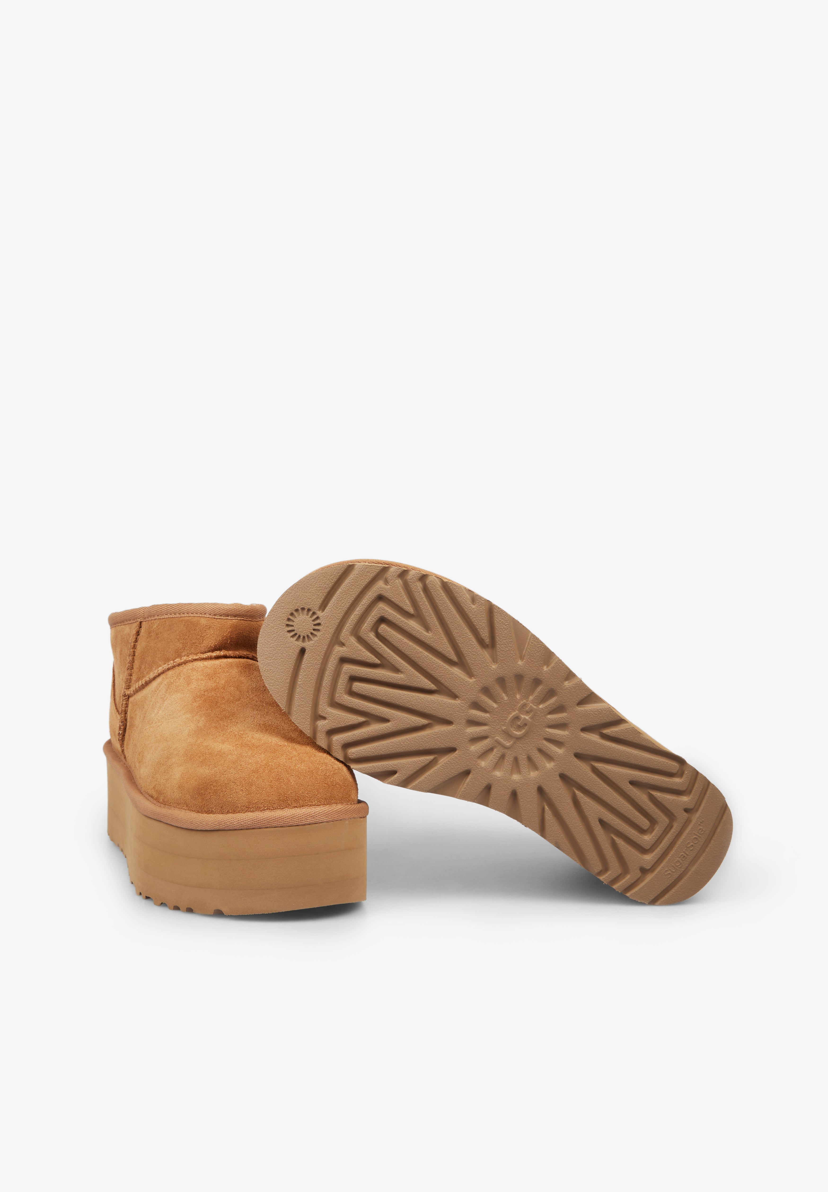 UGG | BOTAS PLATAFORMA CLASSIC ULTRA MINI MUJER - Scalpers