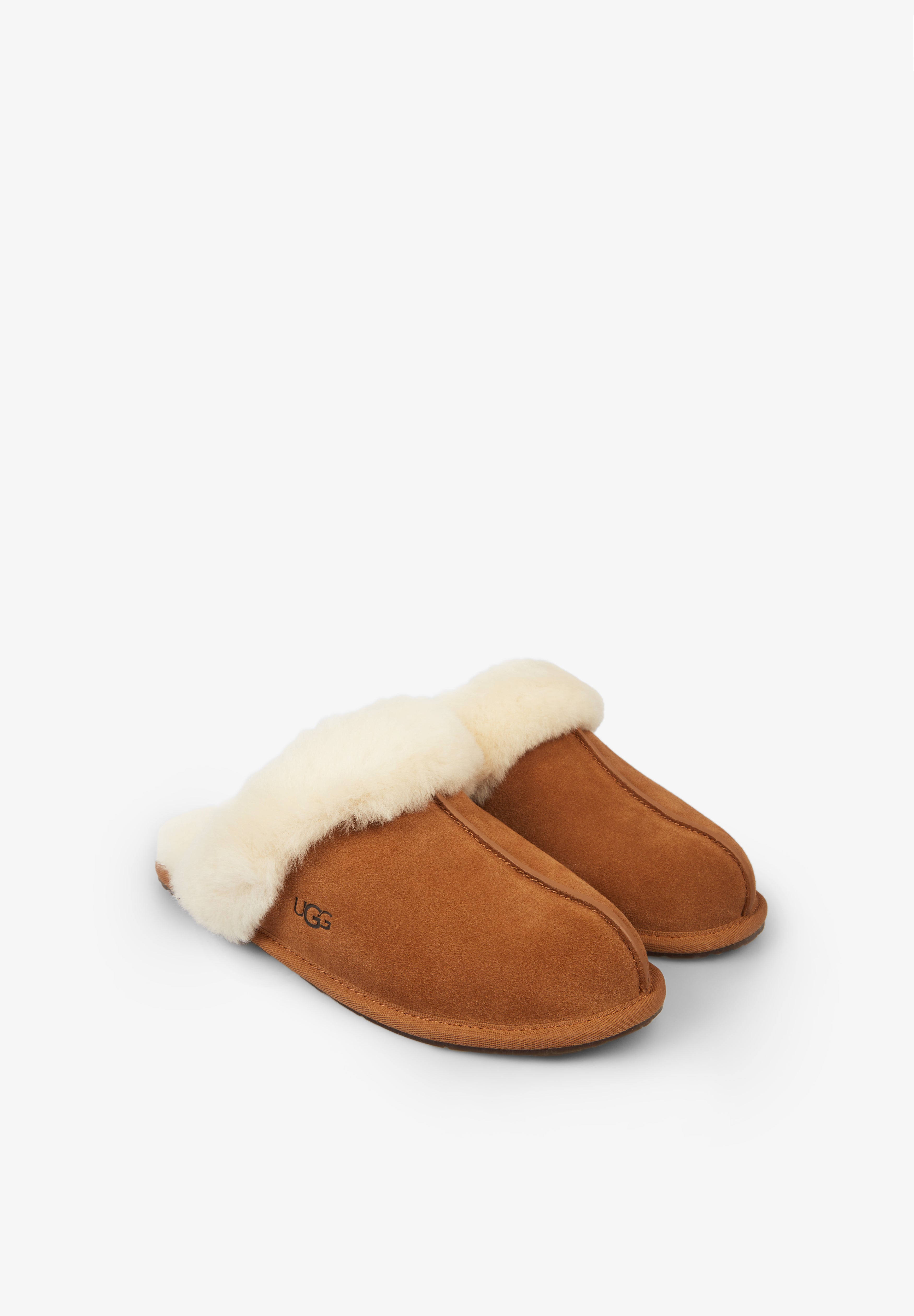 UGG | ZAPATILLAS SCUFFETTE II MUJER