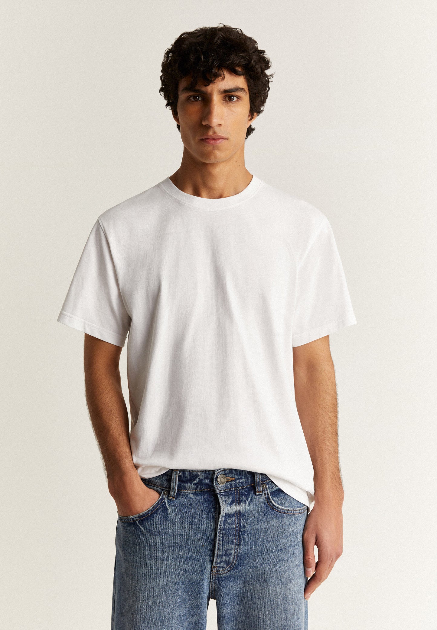 CAMISETA CUELLO PRONUNCIADO