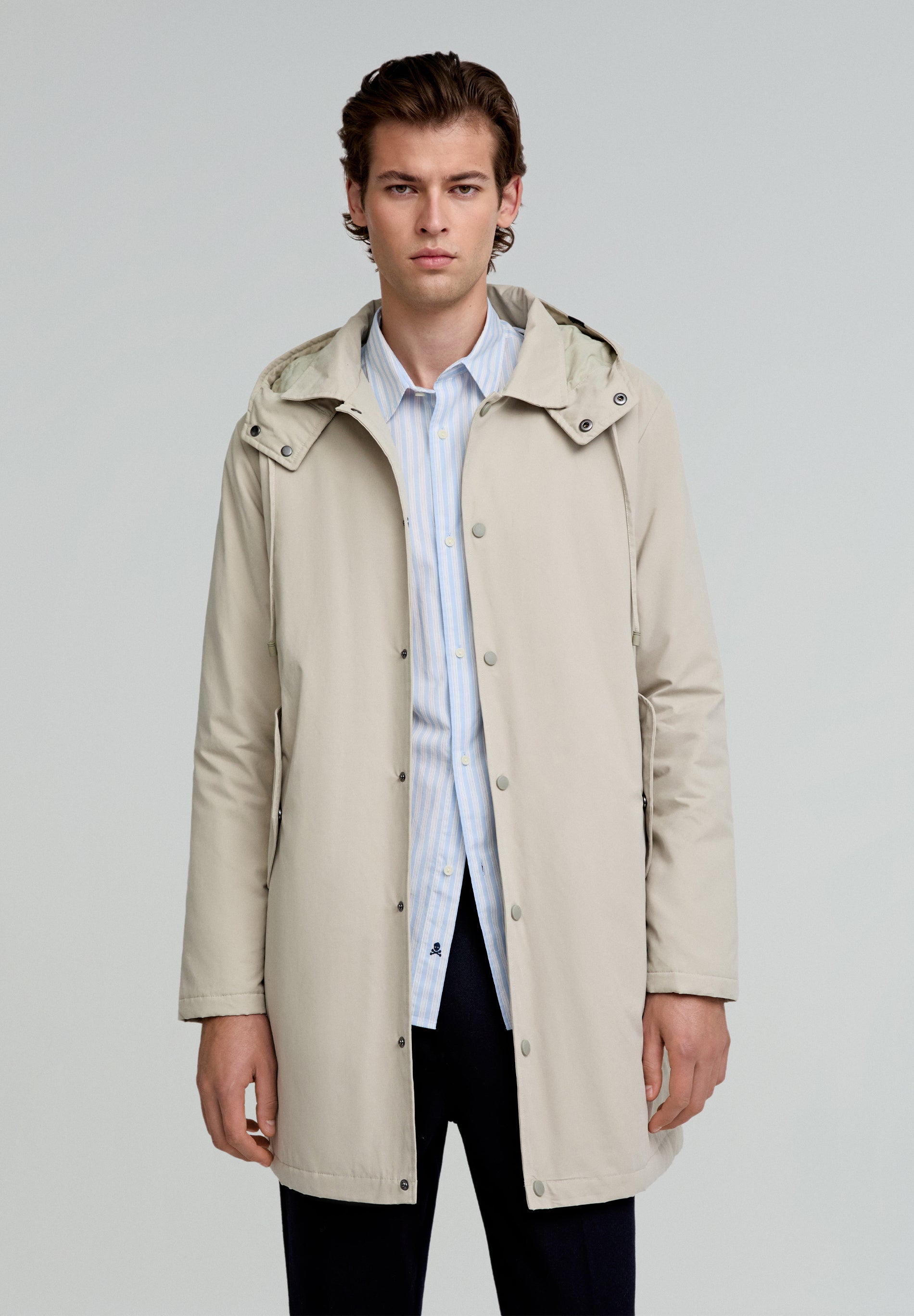 PARKA TIPO TRENCH CAPUCHA DESMONTABLE