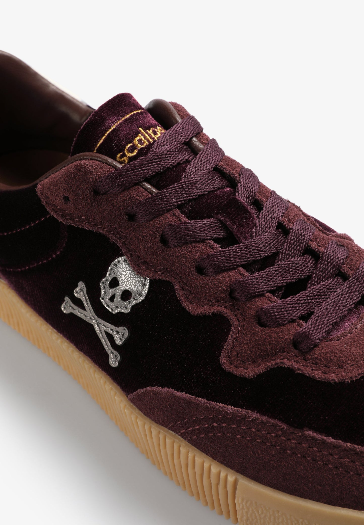 SNEAKERS TERCIOPELO CALAVERA