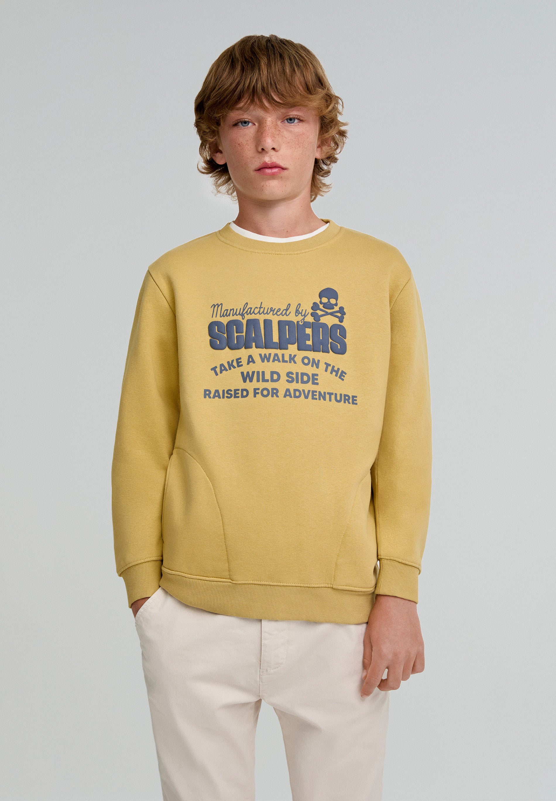 SUDADERA BOLSILLOS LOGO RELIEVE