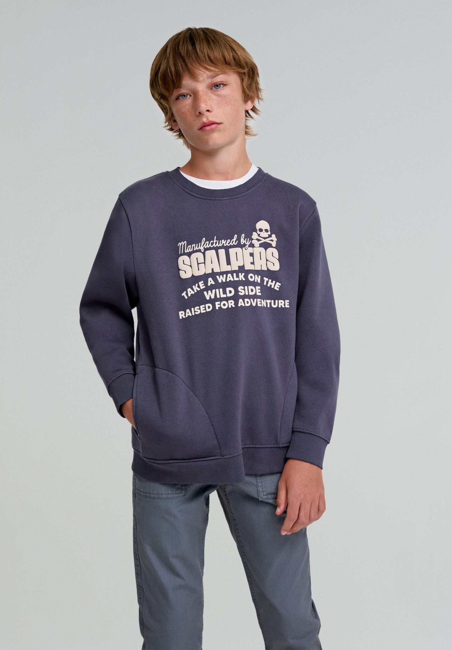 SUDADERA BOLSILLOS LOGO RELIEVE