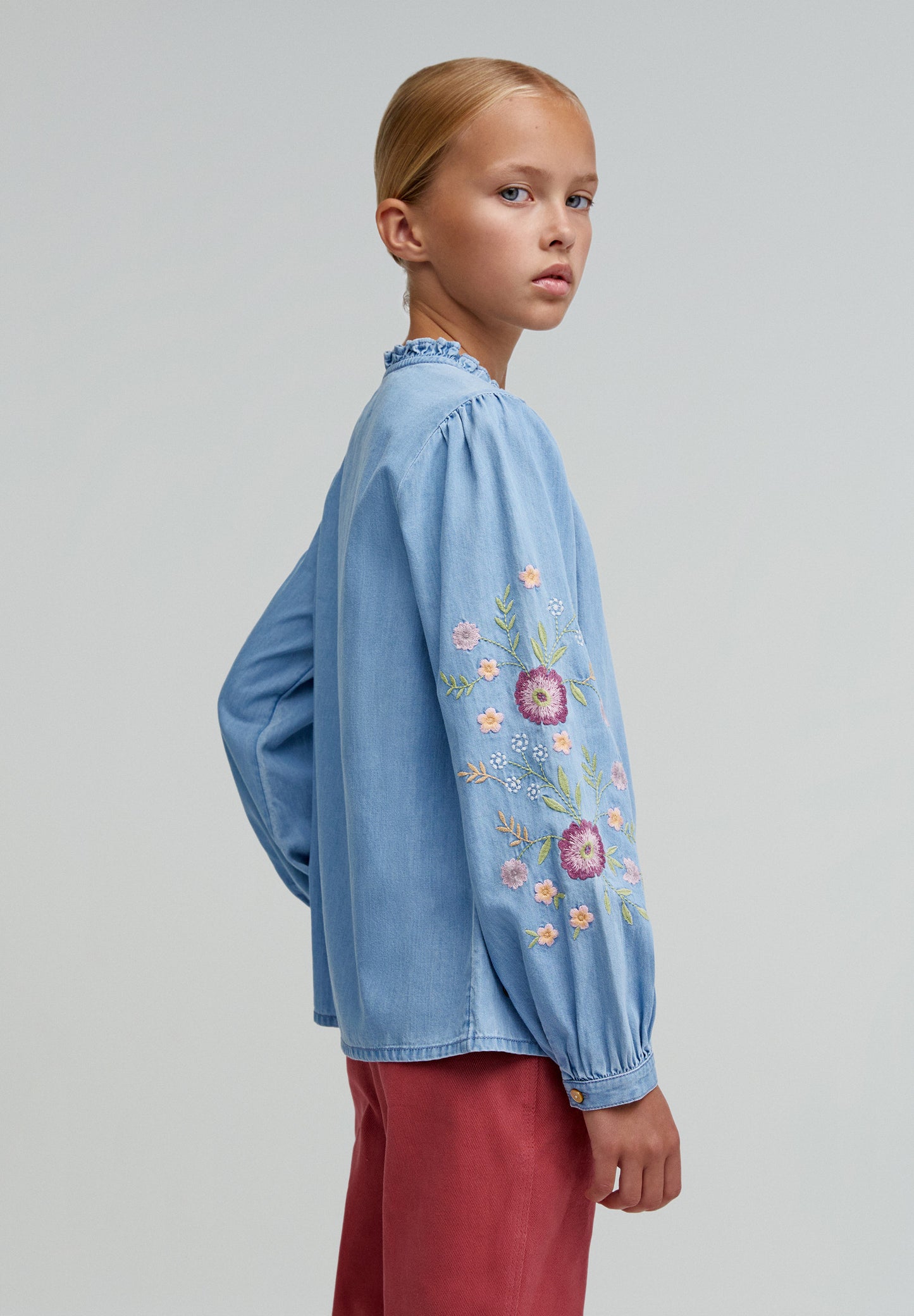 BLUSA DENIM BORDADO FLORES