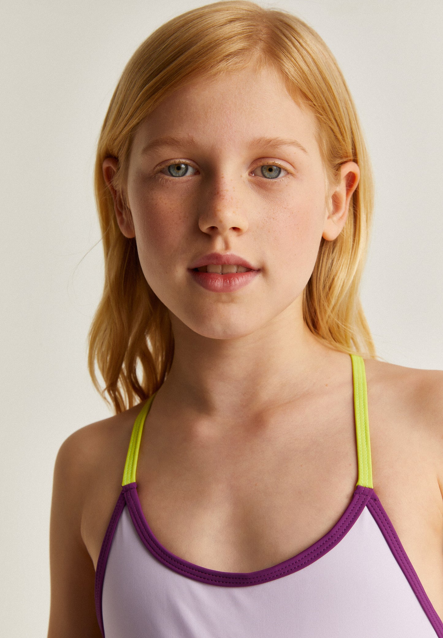 BAÑADOR DETALLES CONTRASTE