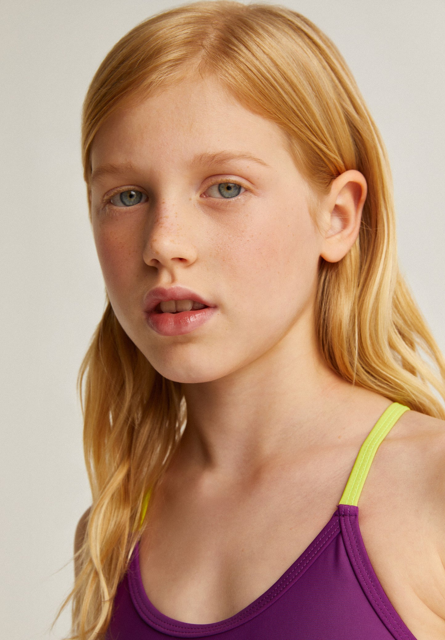 BAÑADOR DETALLES CONTRASTE