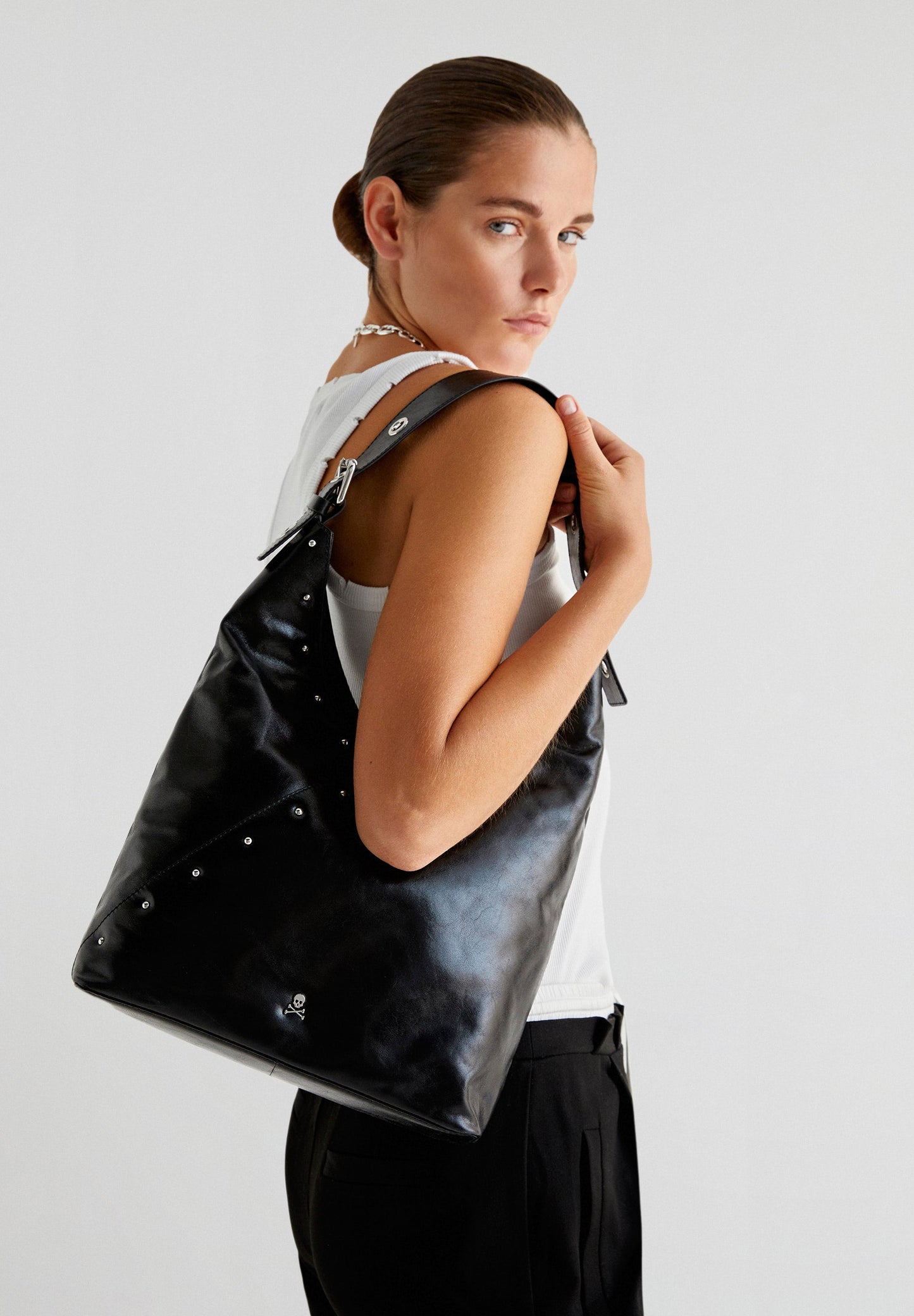 BOLSO HOBO PIEL TACHAS