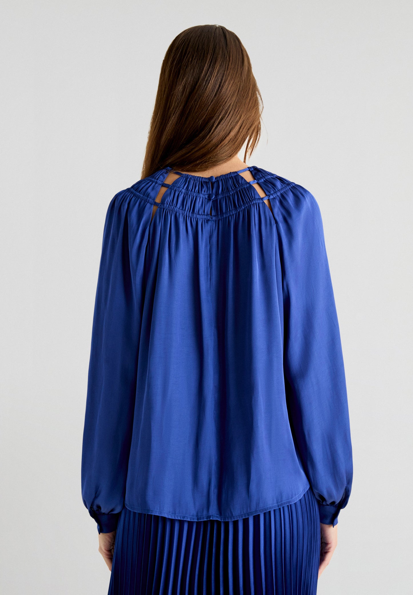 BLUSA SATINADA ABERTURAS