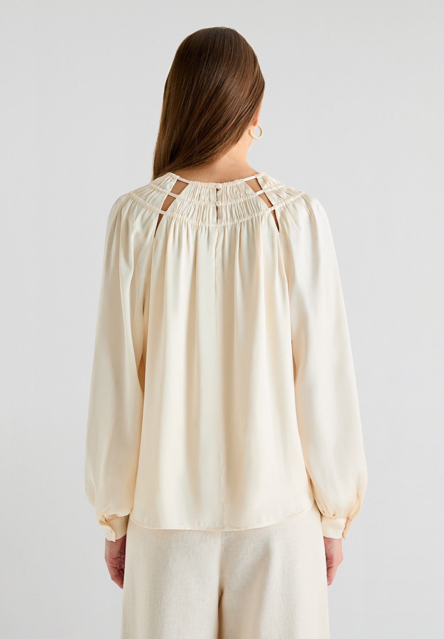 BLUSA SATINADA ABERTURAS