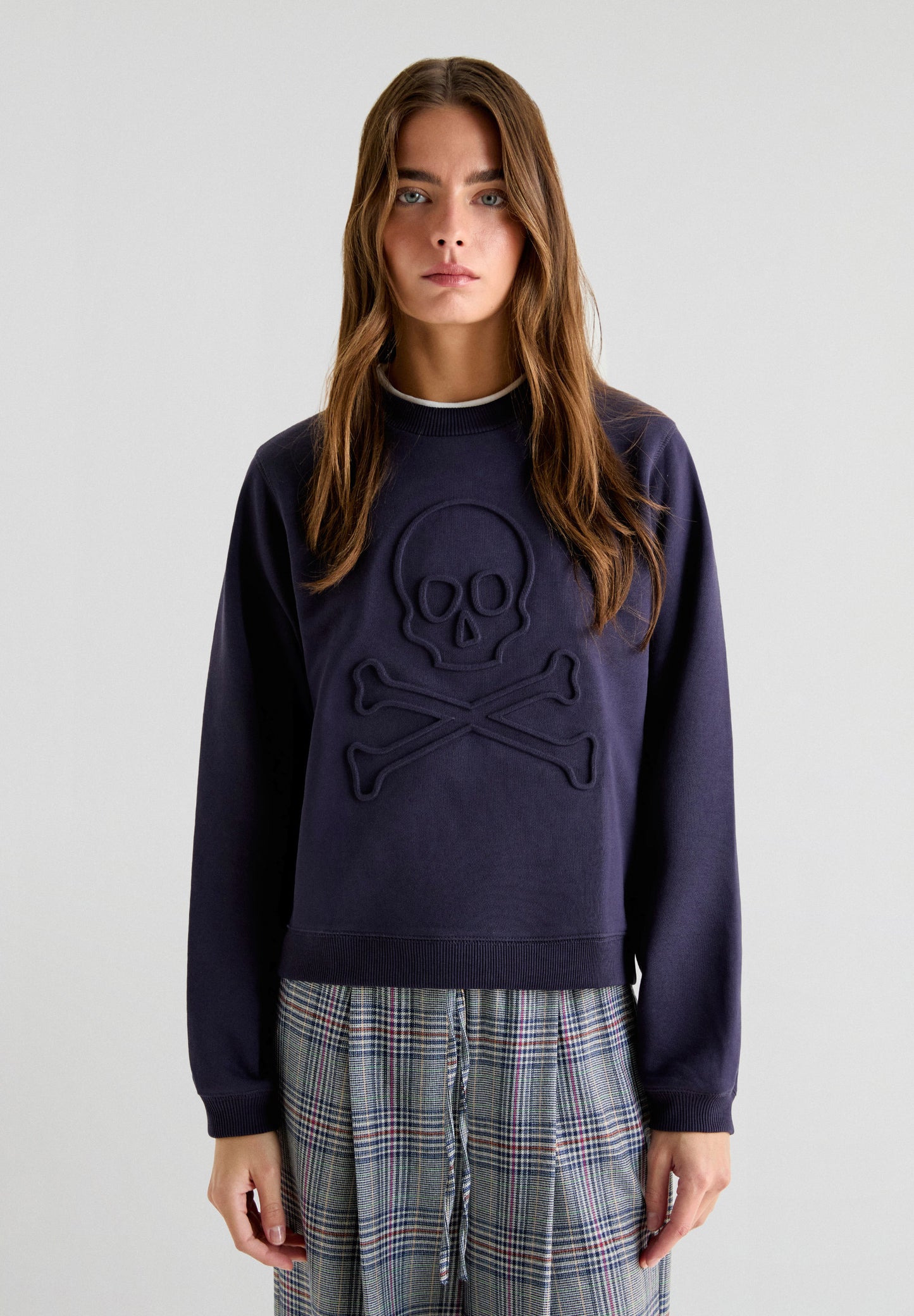 SUDADERA CALAVERA RELIEVE