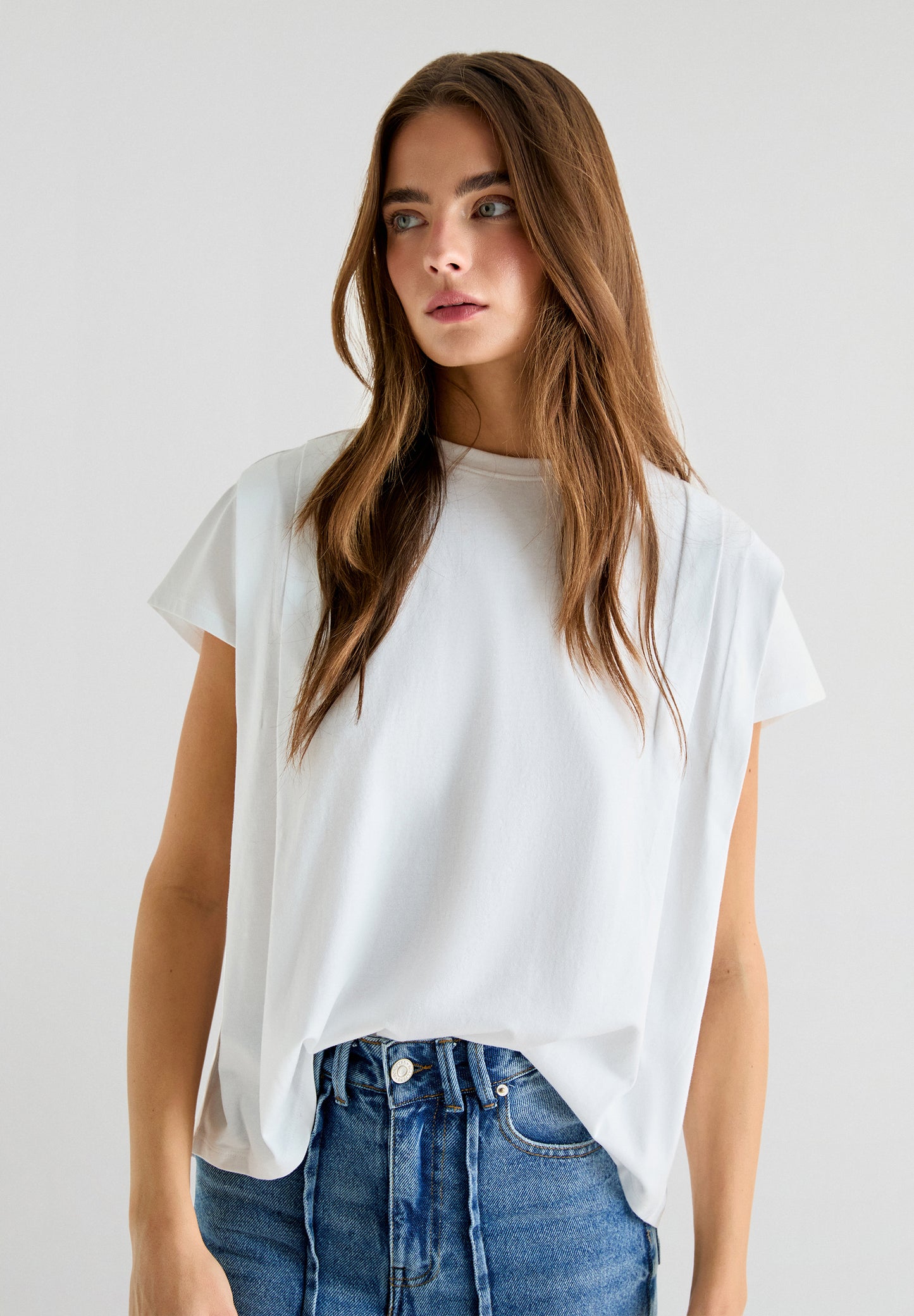 CAMISETA PLIEGUE CALAVERA TACHUELAS