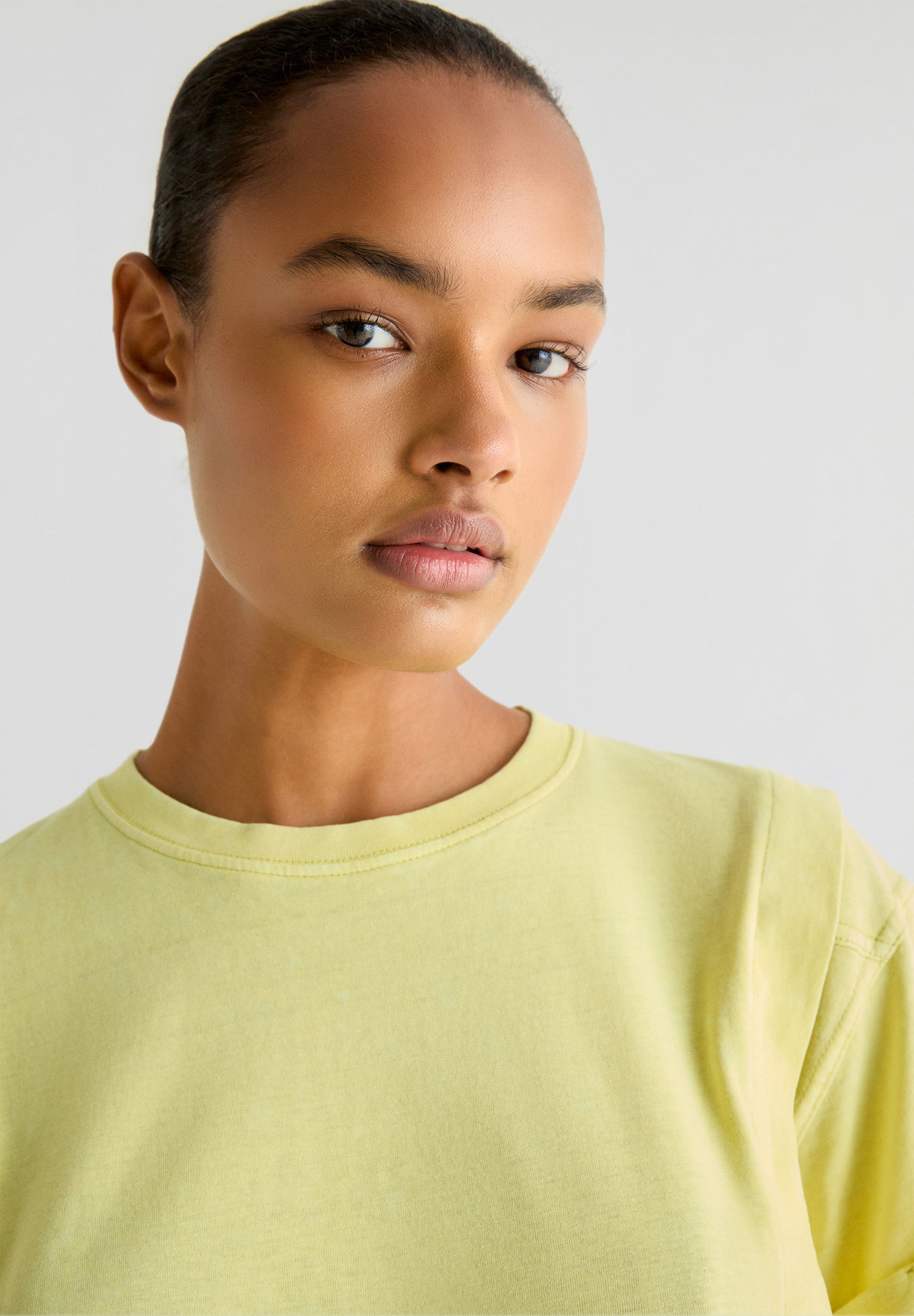 CAMISETA LAVADA PLIEGUES CALAVERA TRASERA