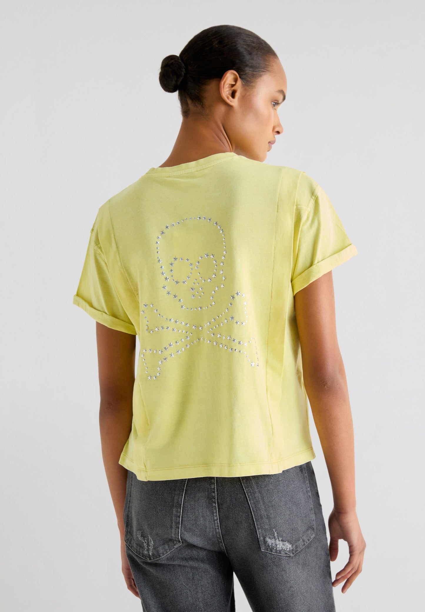 CAMISETA LAVADA PLIEGUES CALAVERA TRASERA