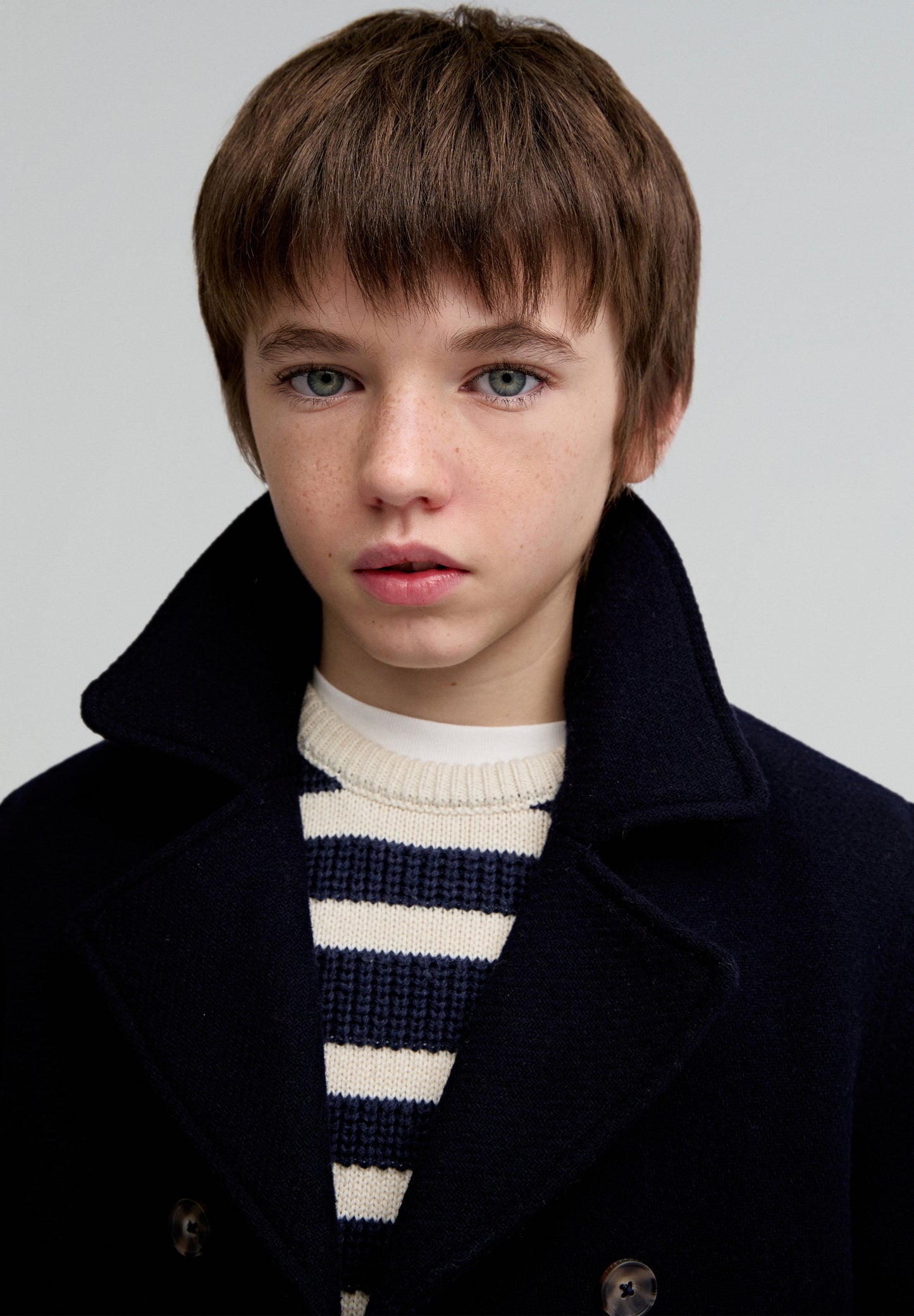 ABRIGO CLÁSICO BOTONES