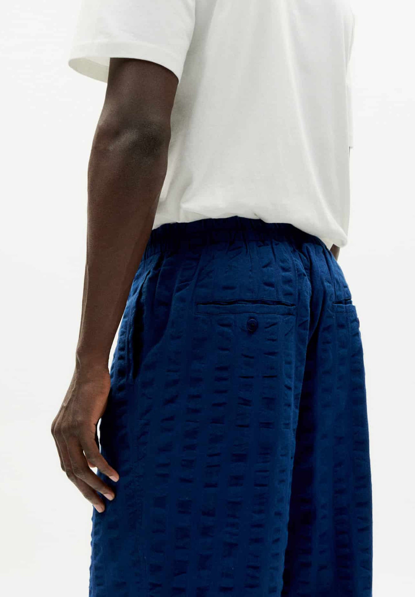 THINKING MU | PANTALÓN SEERSUCKER LUC HOMBRE