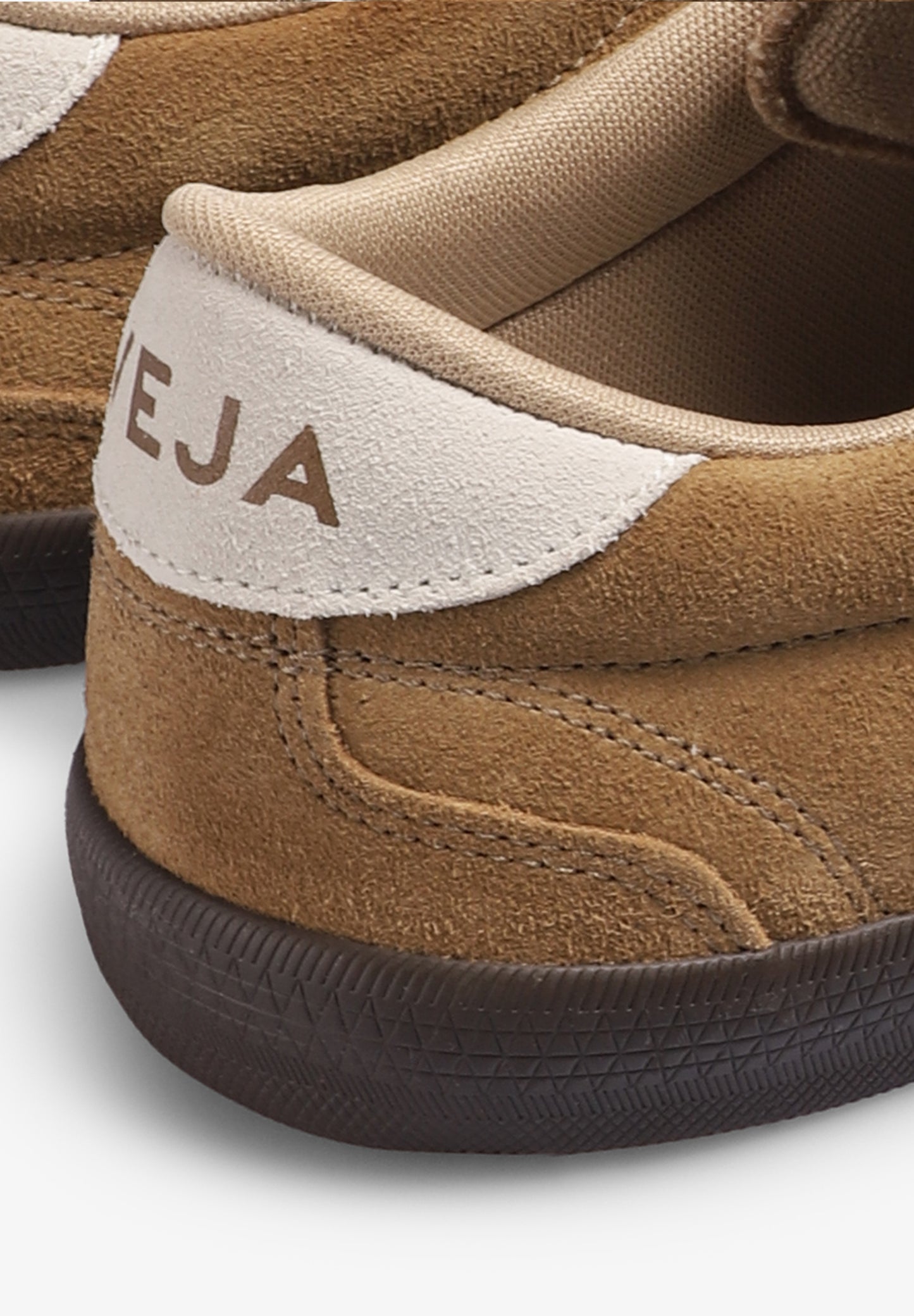 VEJA | SNEAKERS VOLLEY HOMBRE