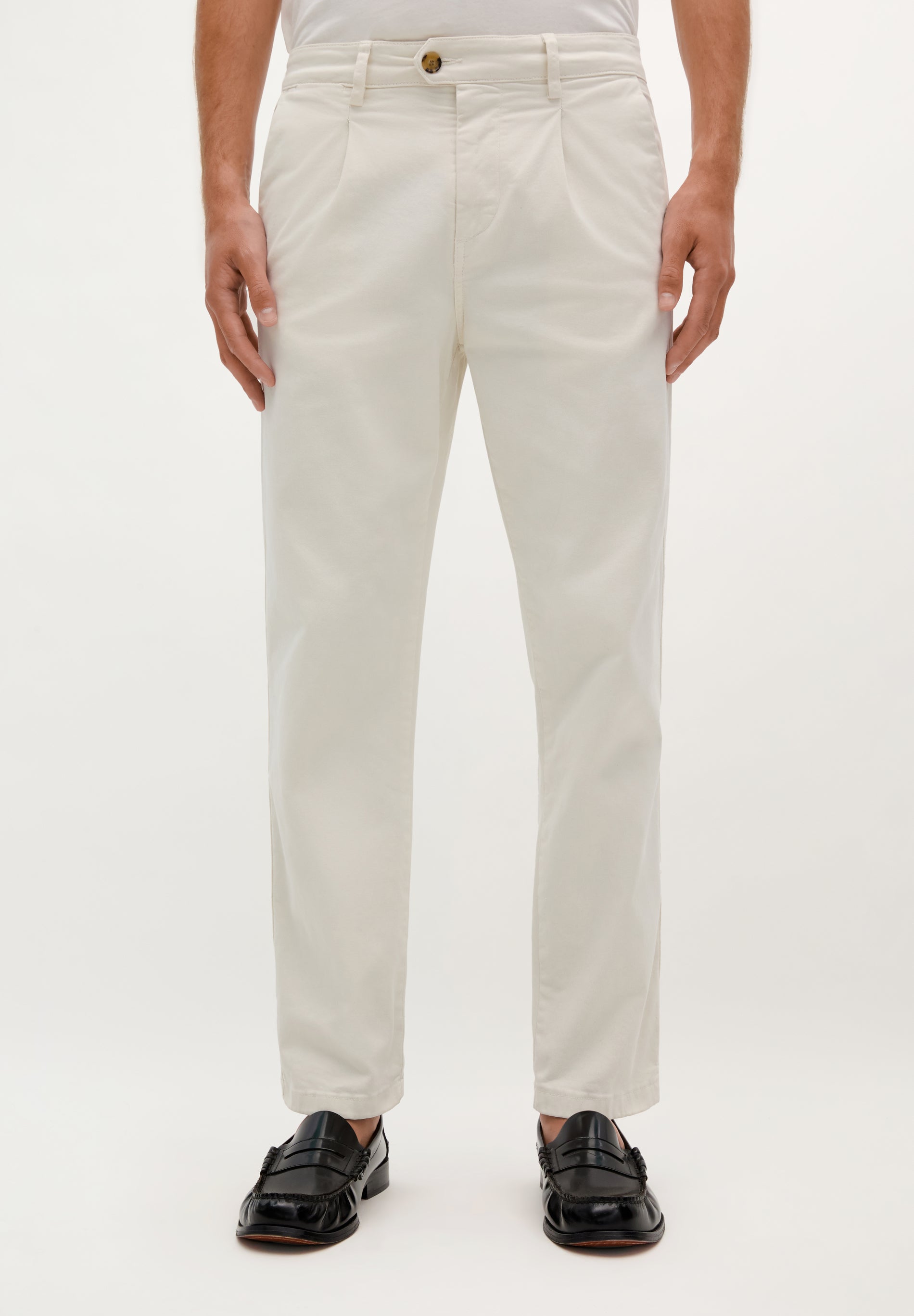 PANTALÓN CHINO PINZAS RELAXED - Scalpers
