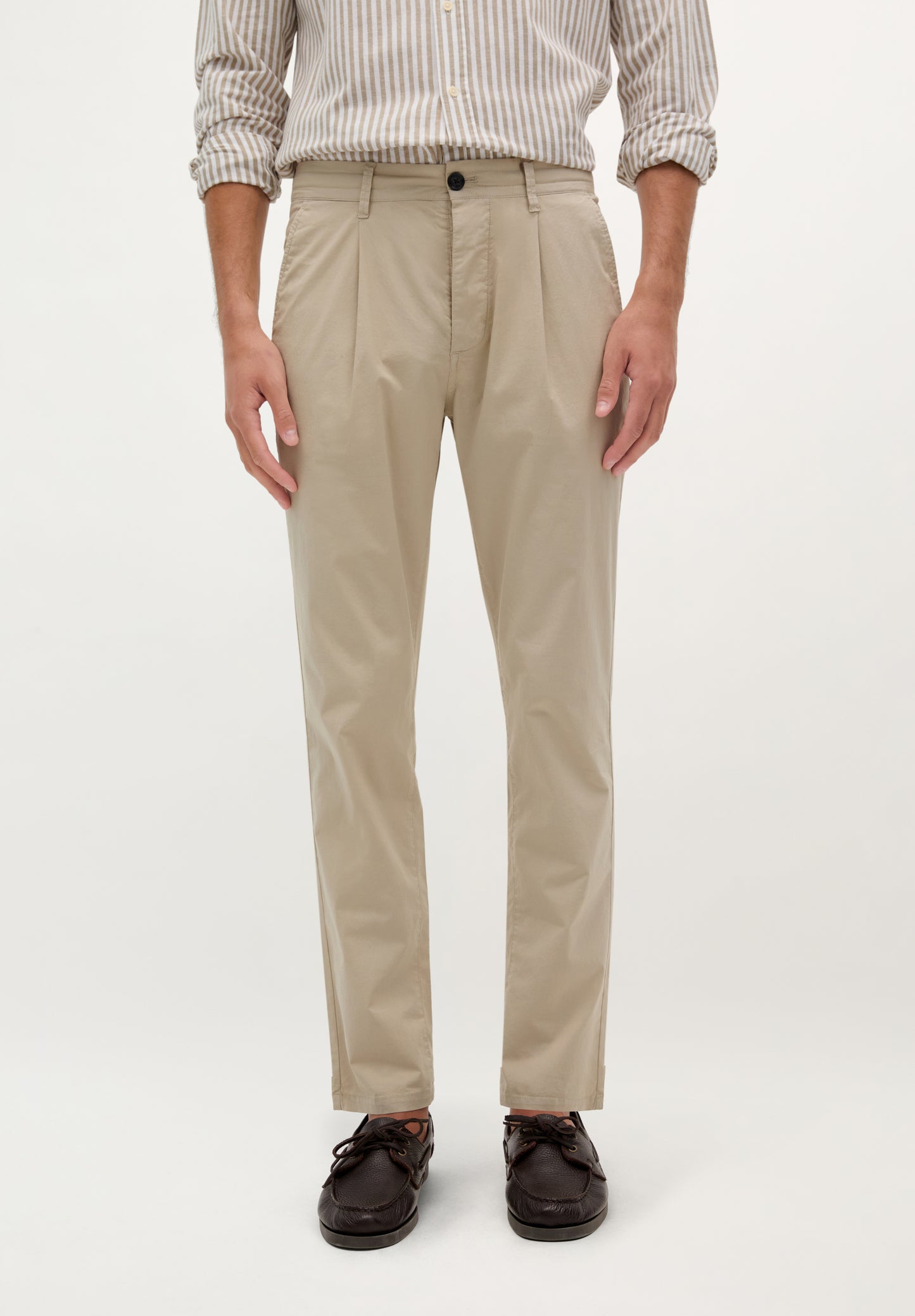 PANTALÓN CHINO PLIEGUES