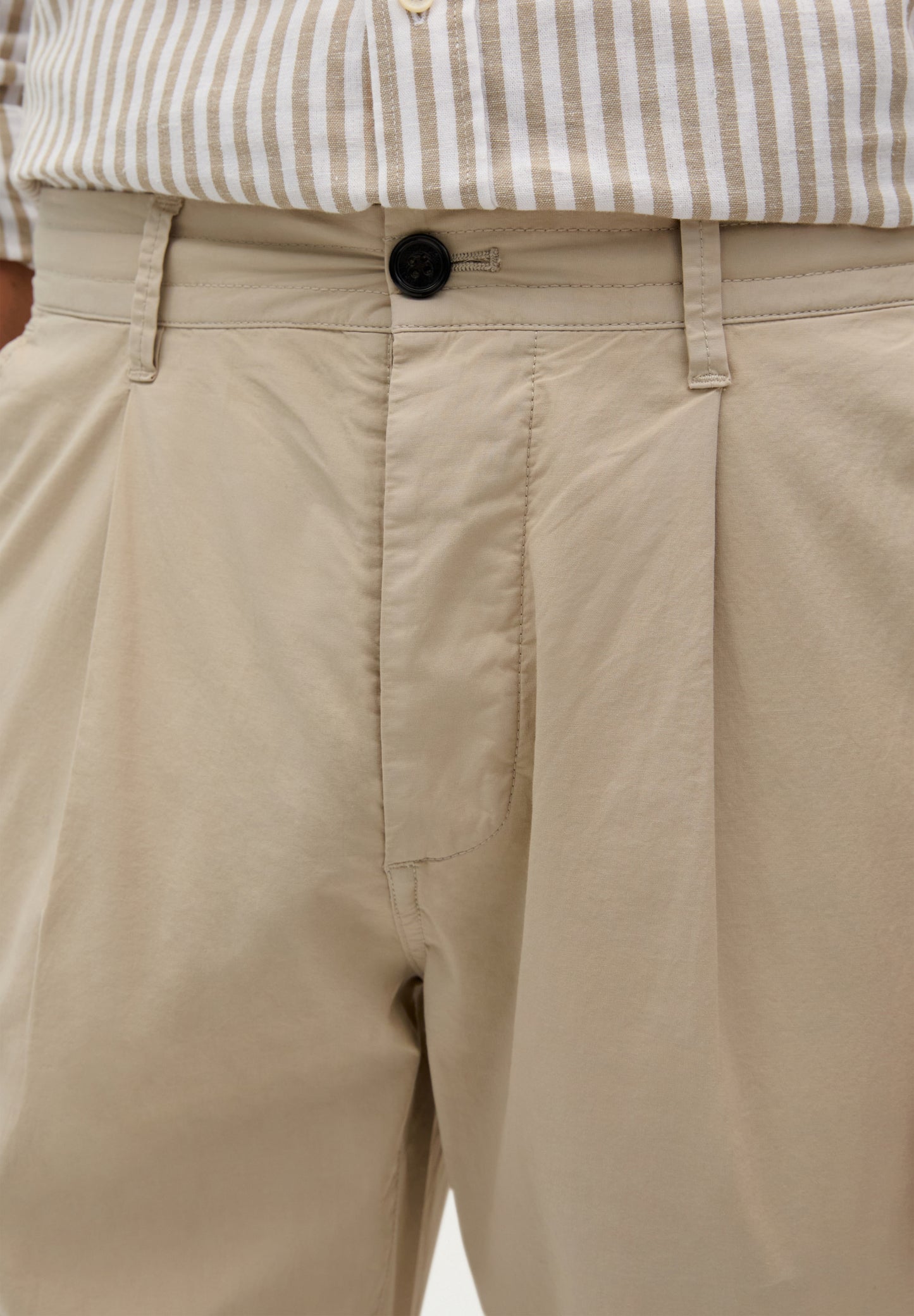 PANTALÓN CHINO PLIEGUES