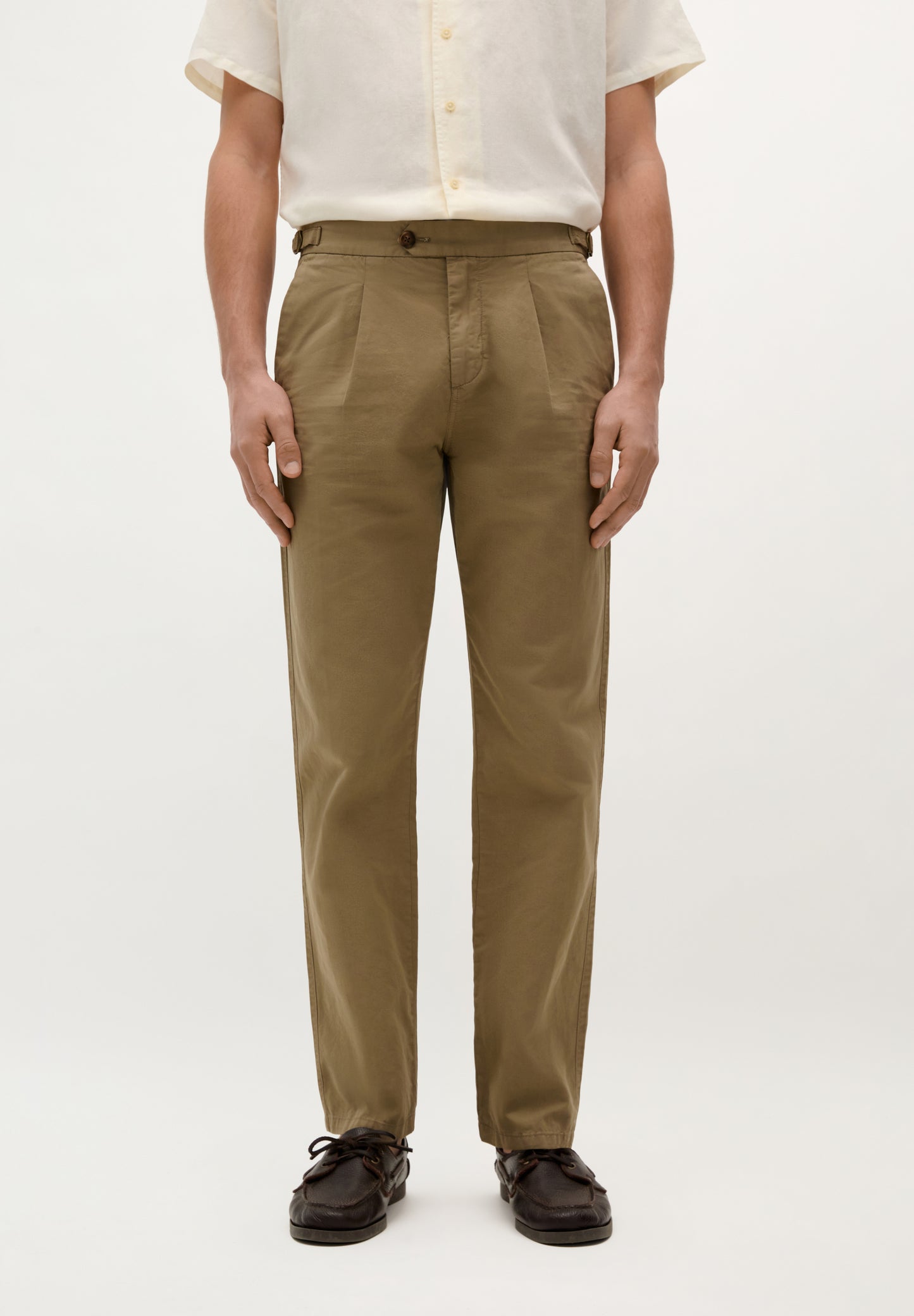 PANTALÓN CHINO PINZAS