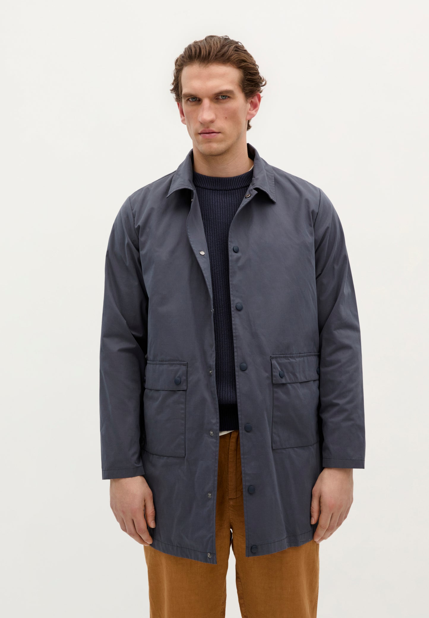 PARKA TIPO TRENCH CAPUCHA DESMONTABLE