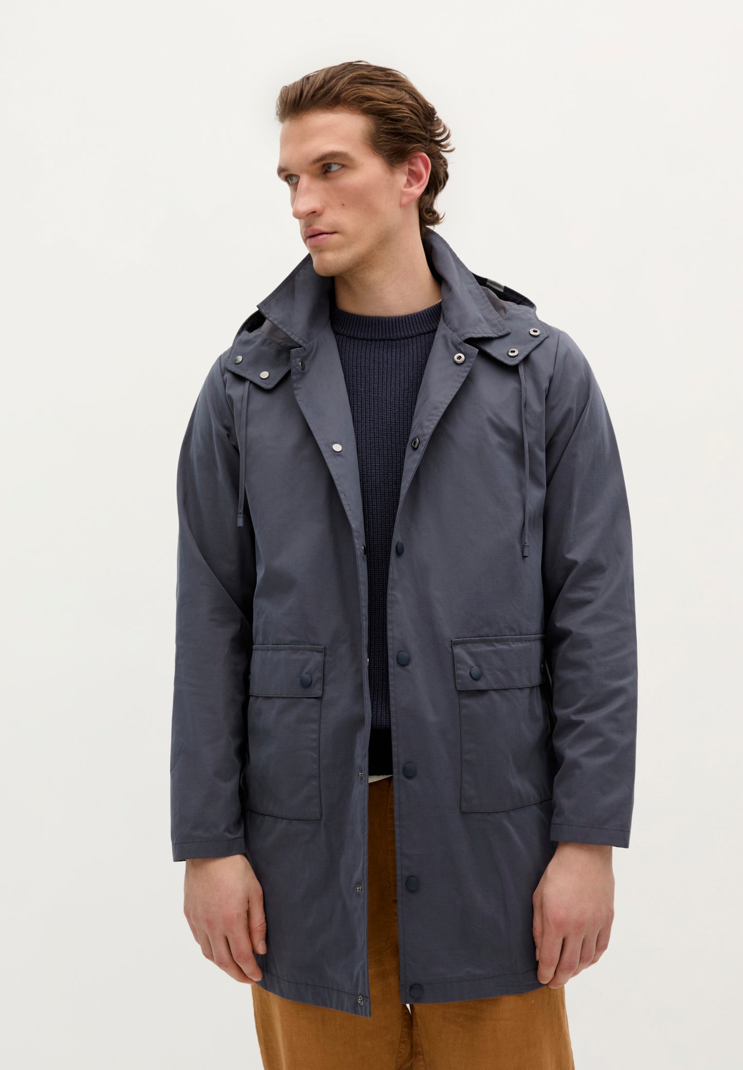 PARKA TIPO TRENCH CAPUCHA DESMONTABLE