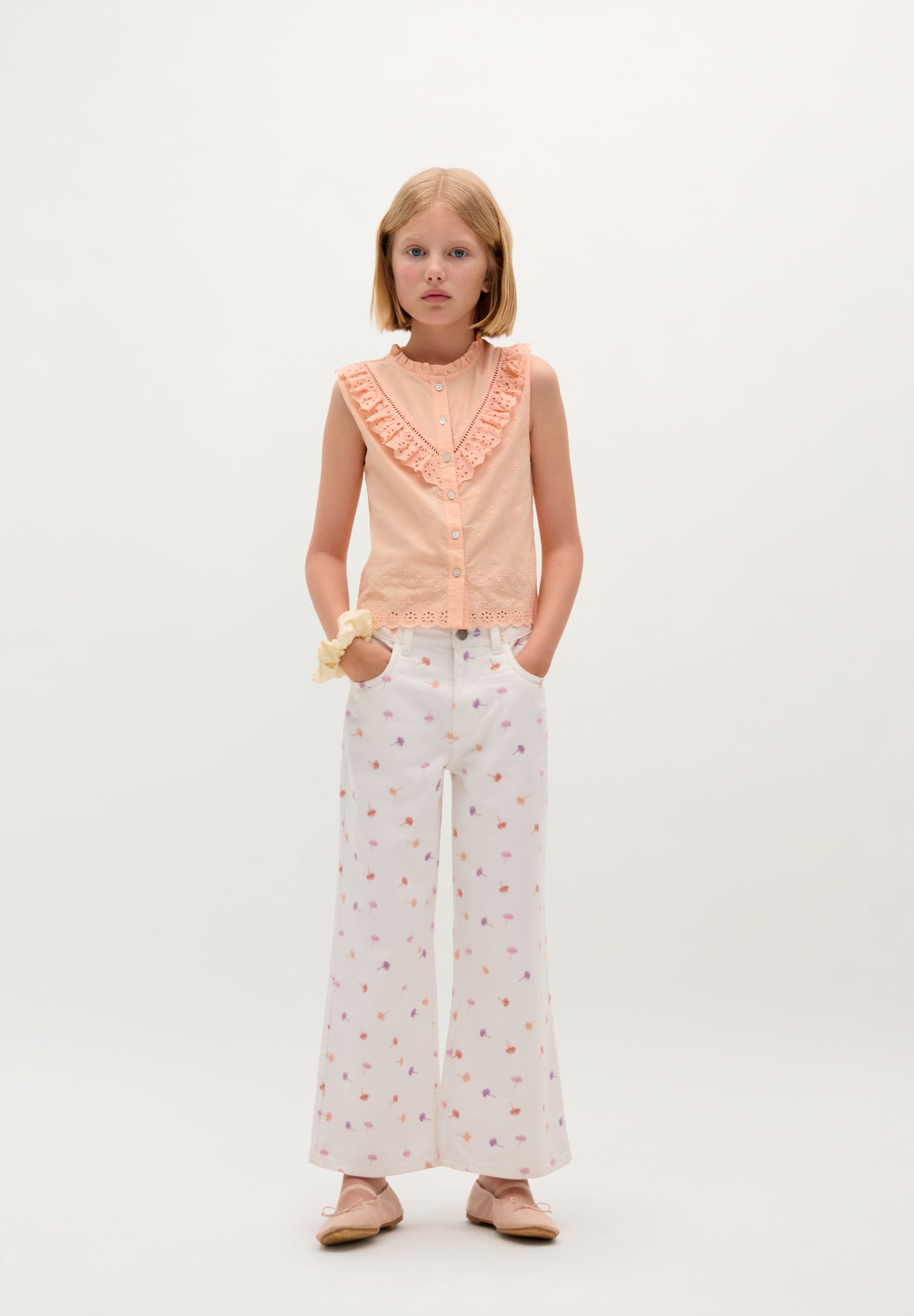 BLUSA DETALLE VOLANTE BORDADO