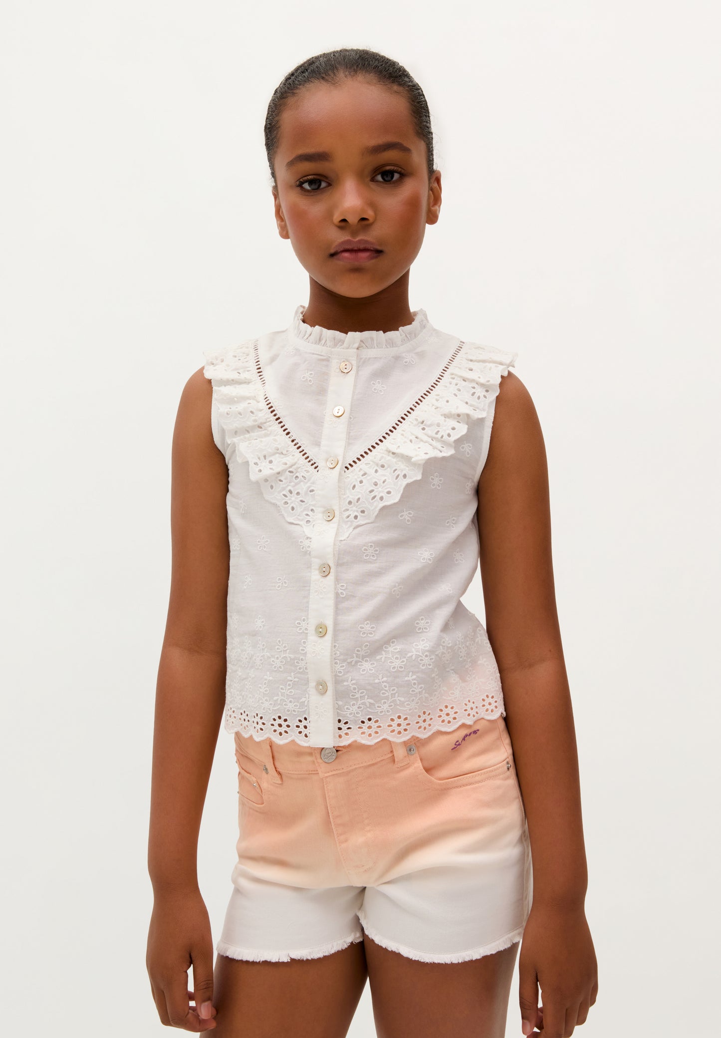 BLUSA DETALLE VOLANTE BORDADO