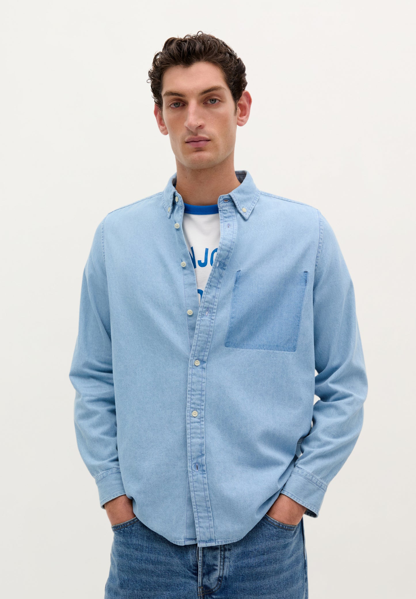 CAMISA DENIM BOLSILLO PARCHE