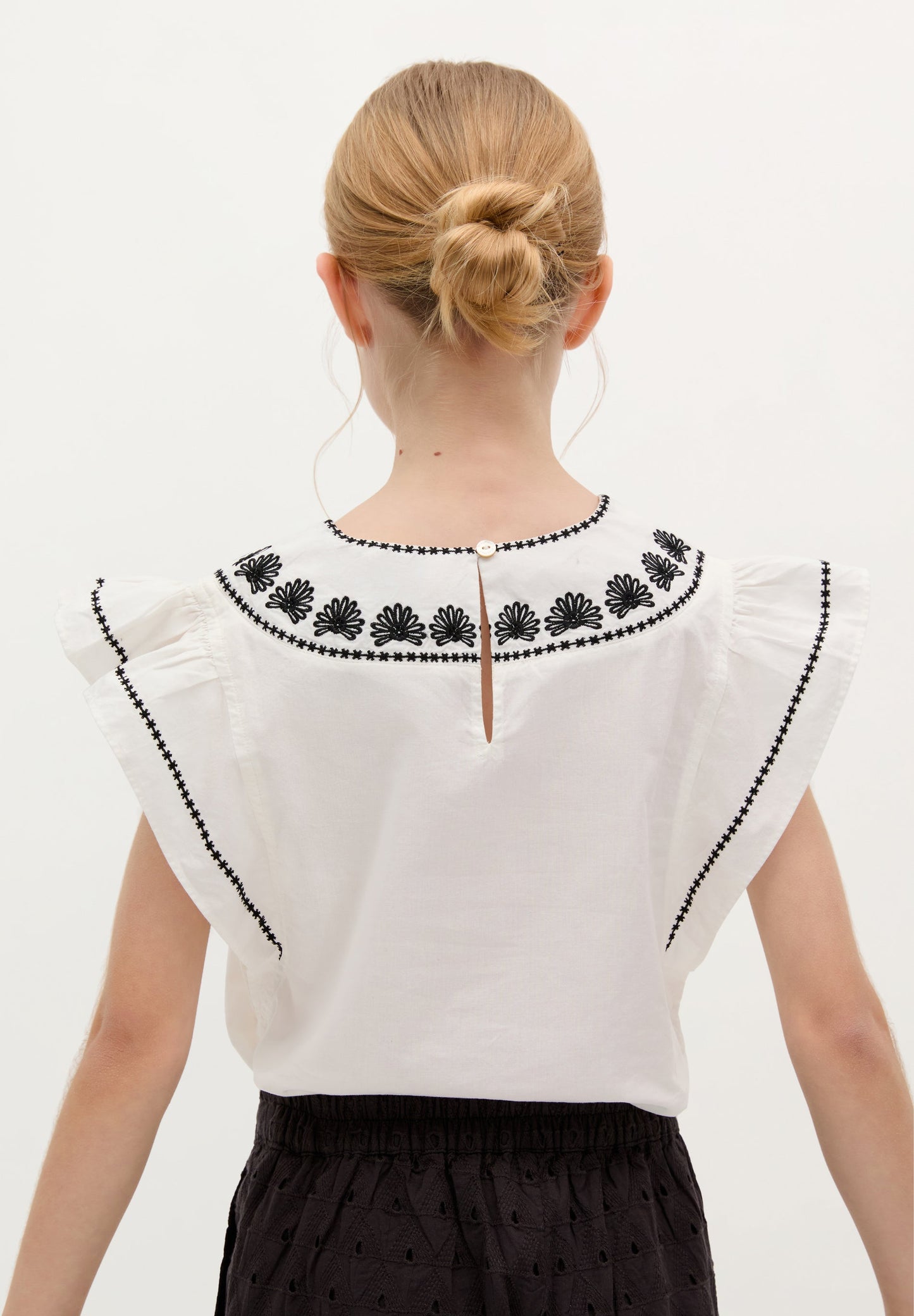 BLUSA VOLANTES BORDADOS