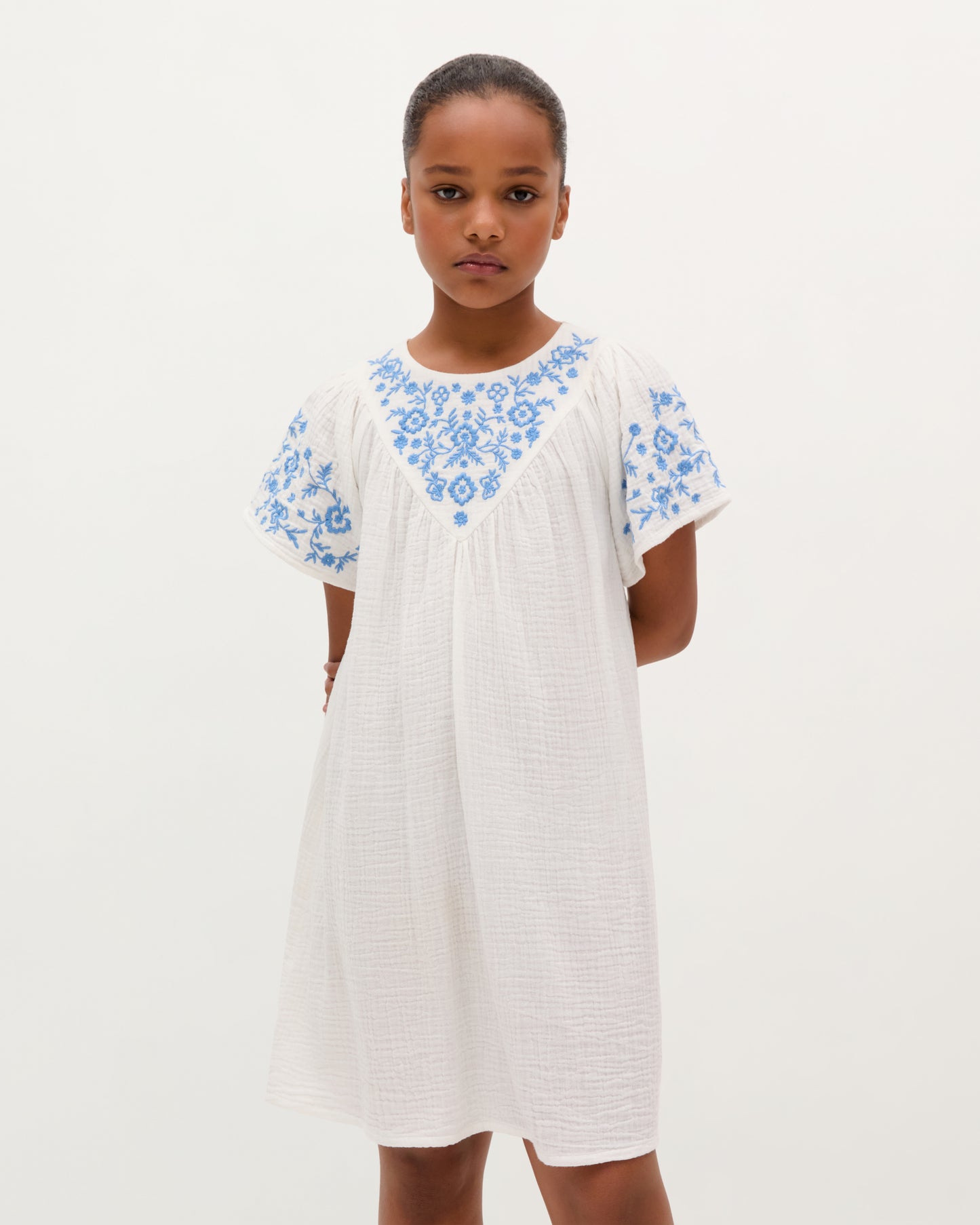 VESTIDO CUELLO BORDADO
