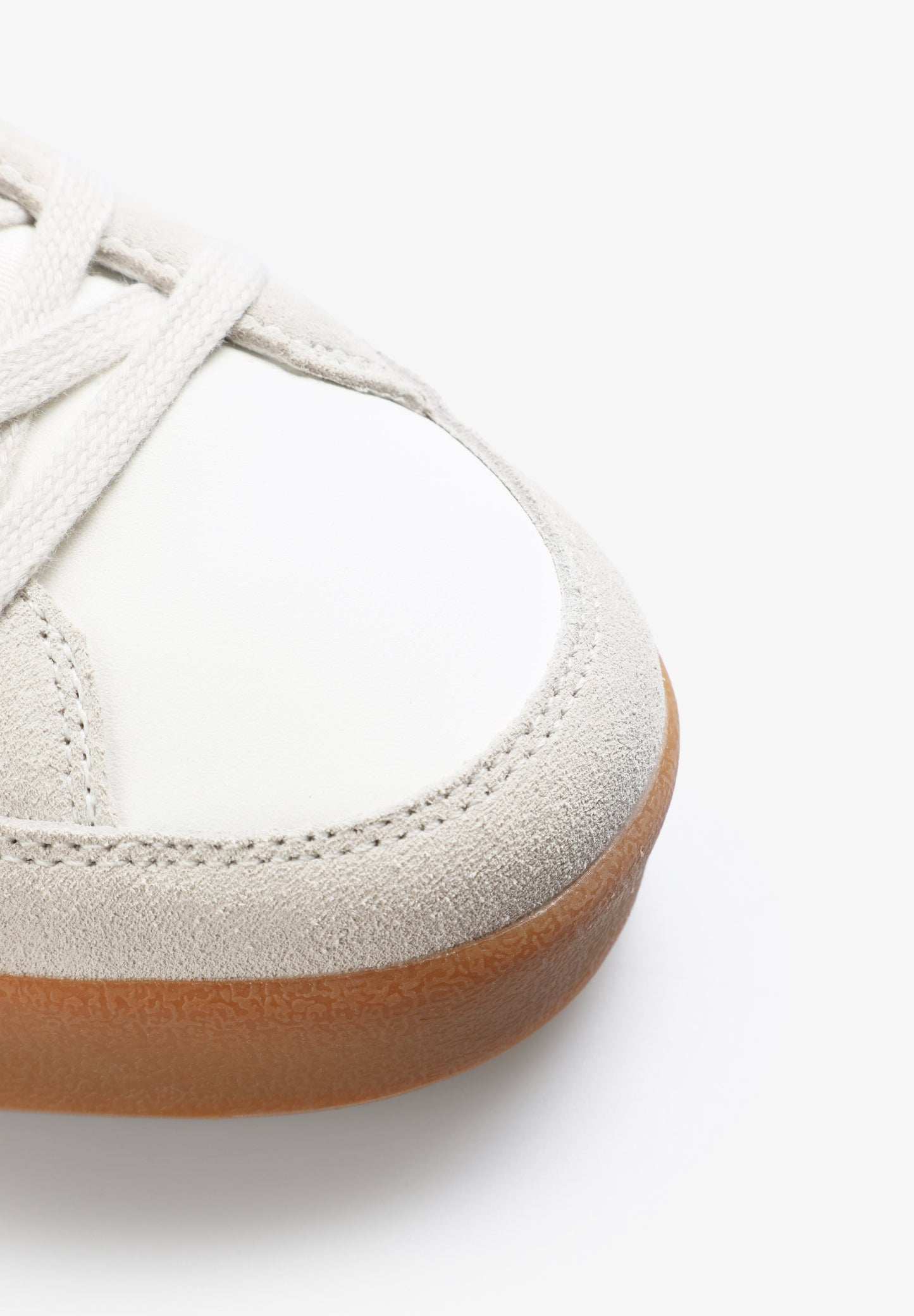 SNEAKERS BAJAS DETALLES ANTE