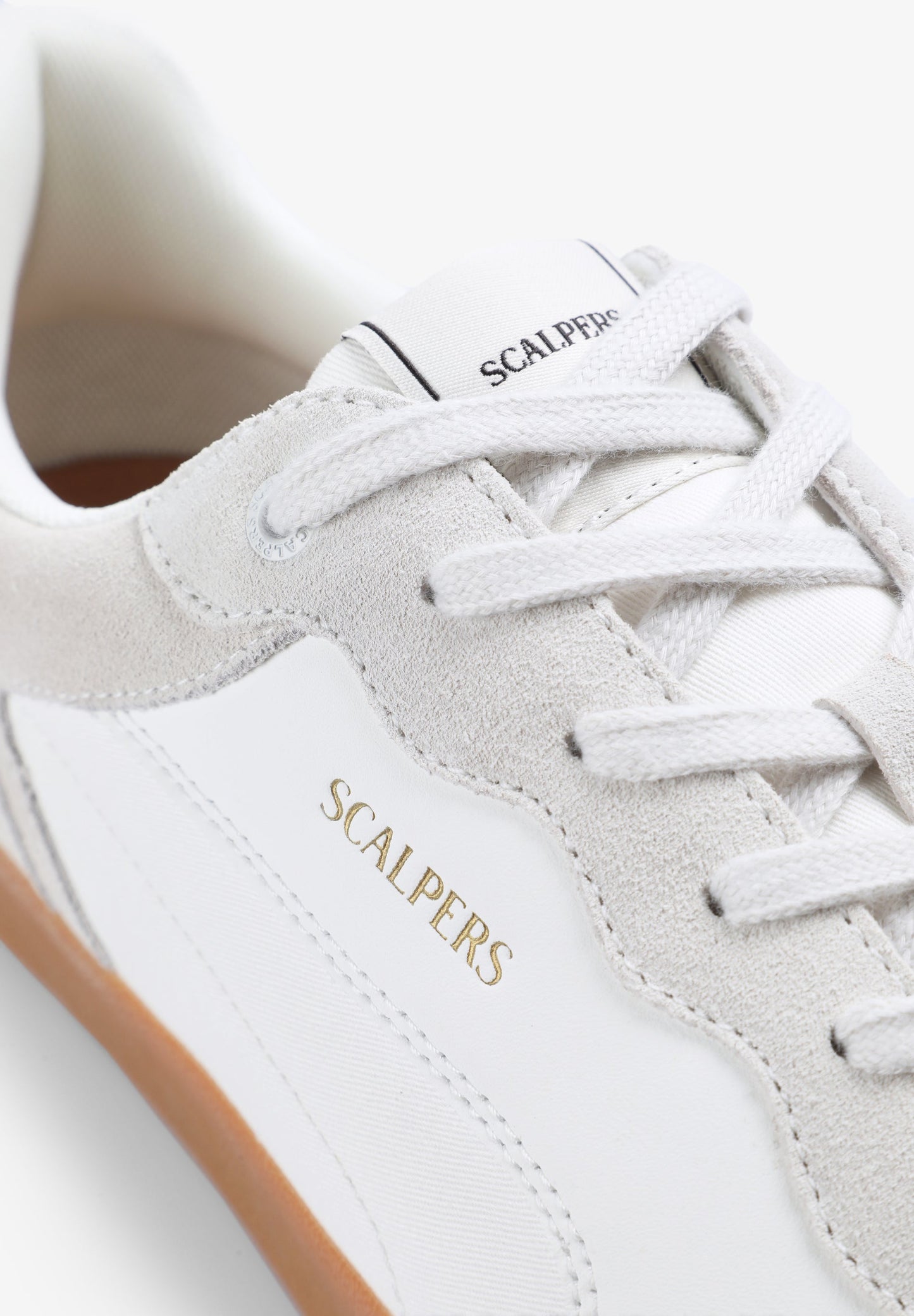 SNEAKERS BAJAS DETALLES ANTE