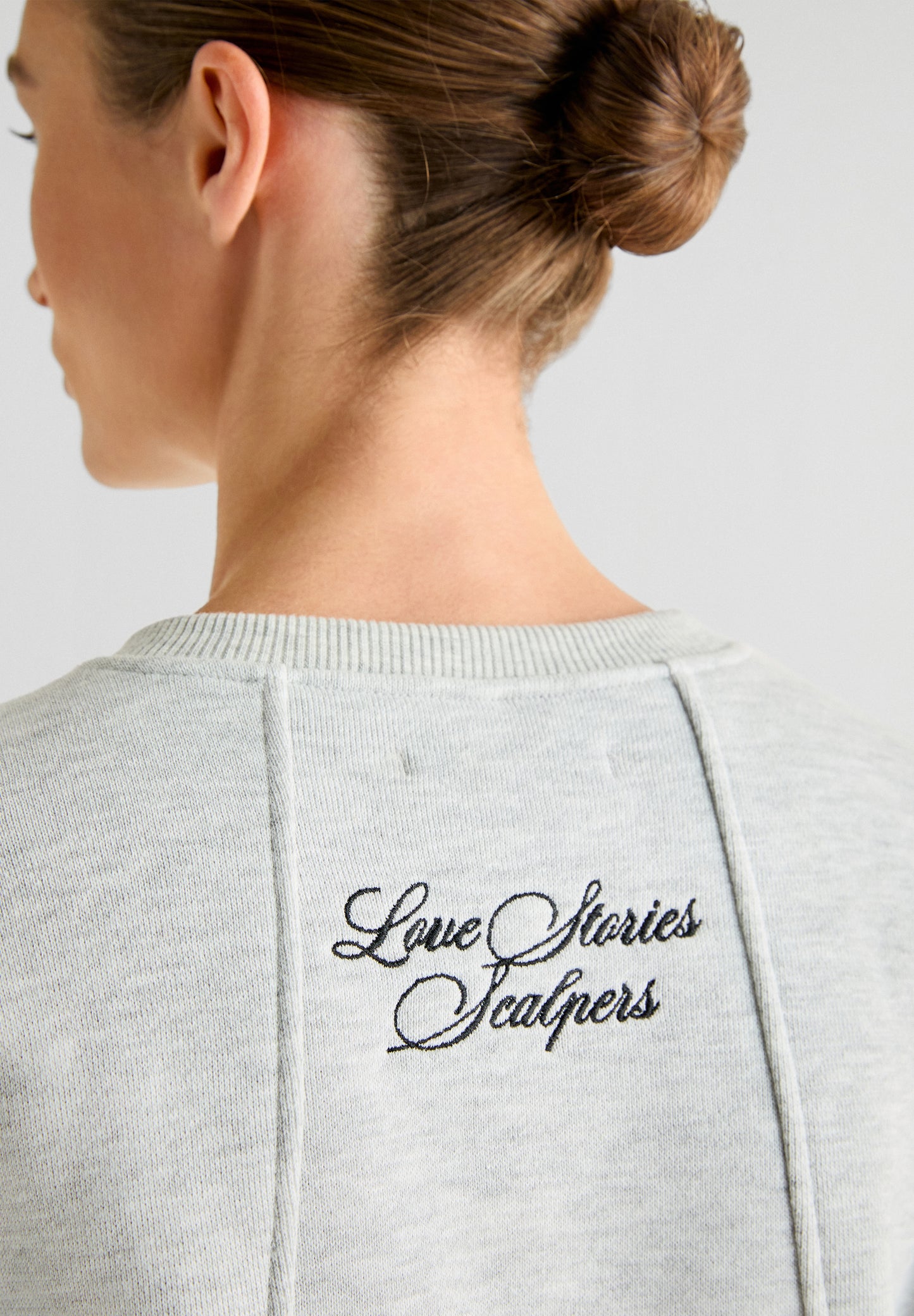 SUDADERA LOGO TRASERO SCALPERS X LOVE STORIES