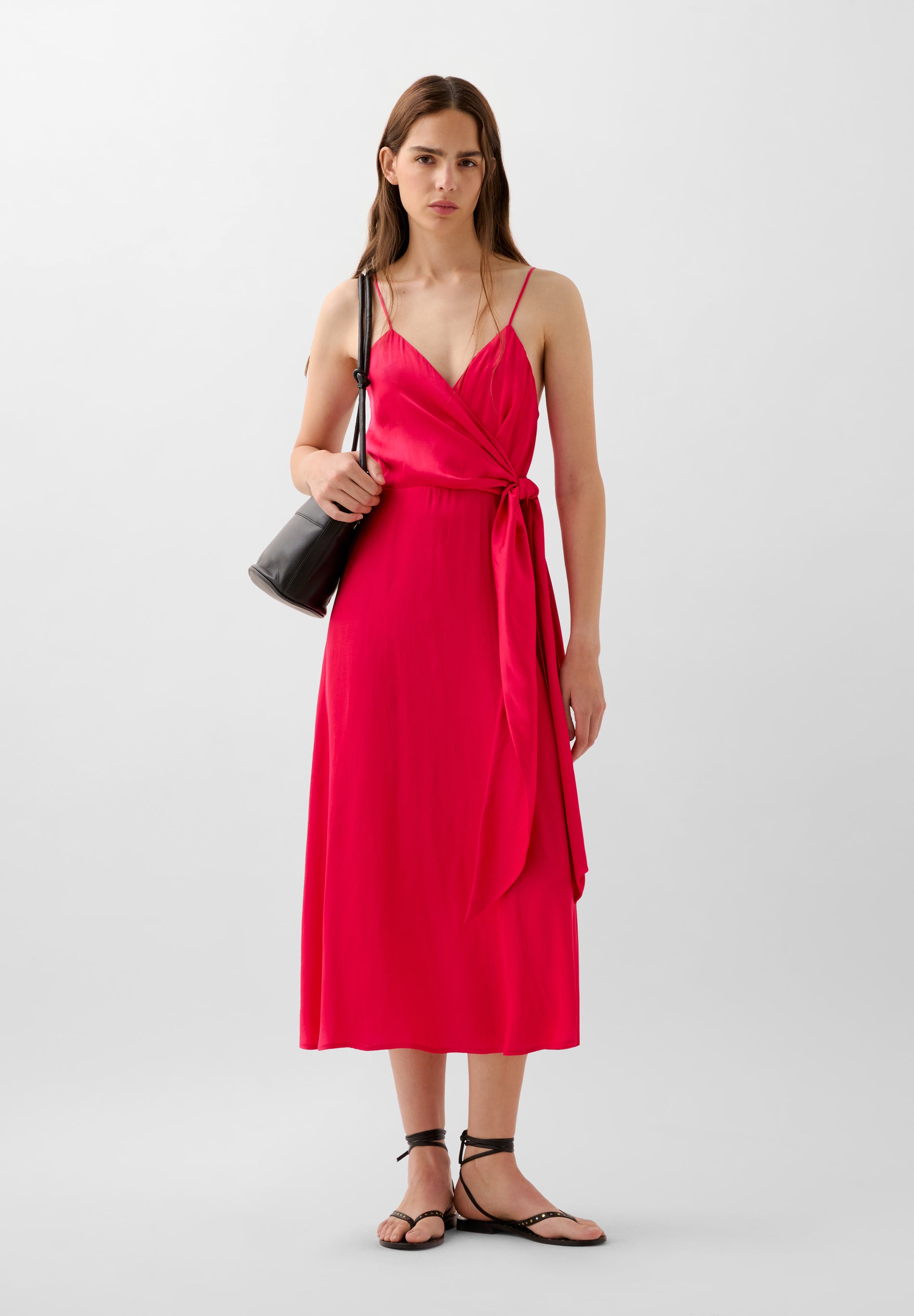 VESTIDO ESCOTE ASIMÉTRICO