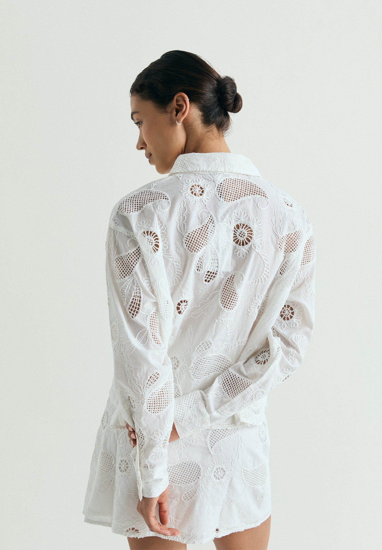 CAMISA BORDADOS PERFORADA