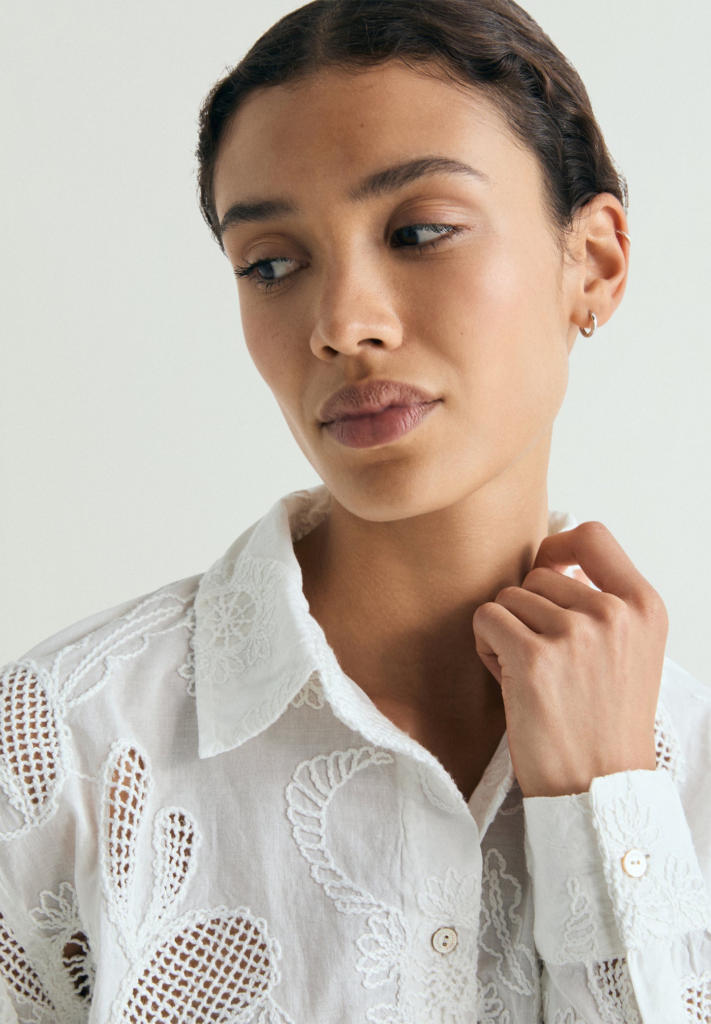 CAMISA BORDADOS PERFORADA