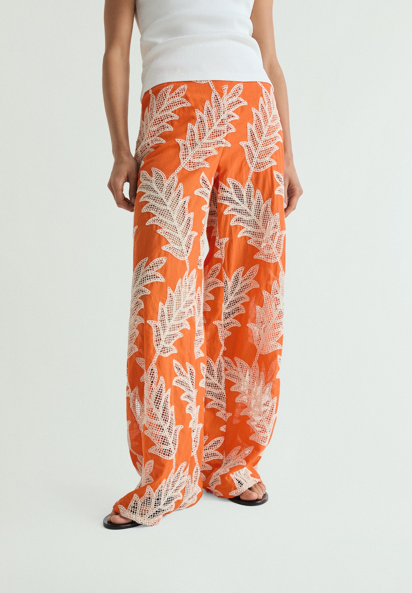 PANTALÓN FLUIDO BORDADOS