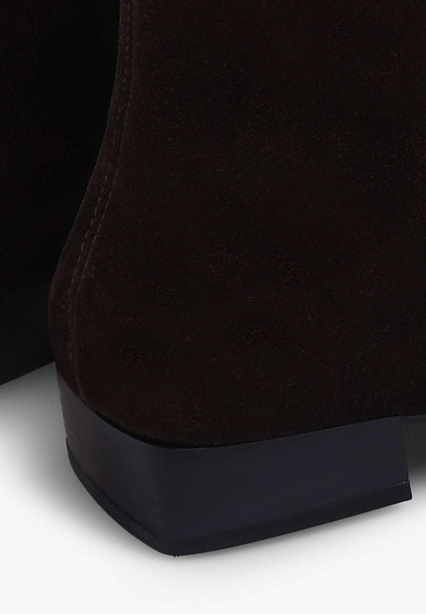 VAGABOND | BOTAS NELLA