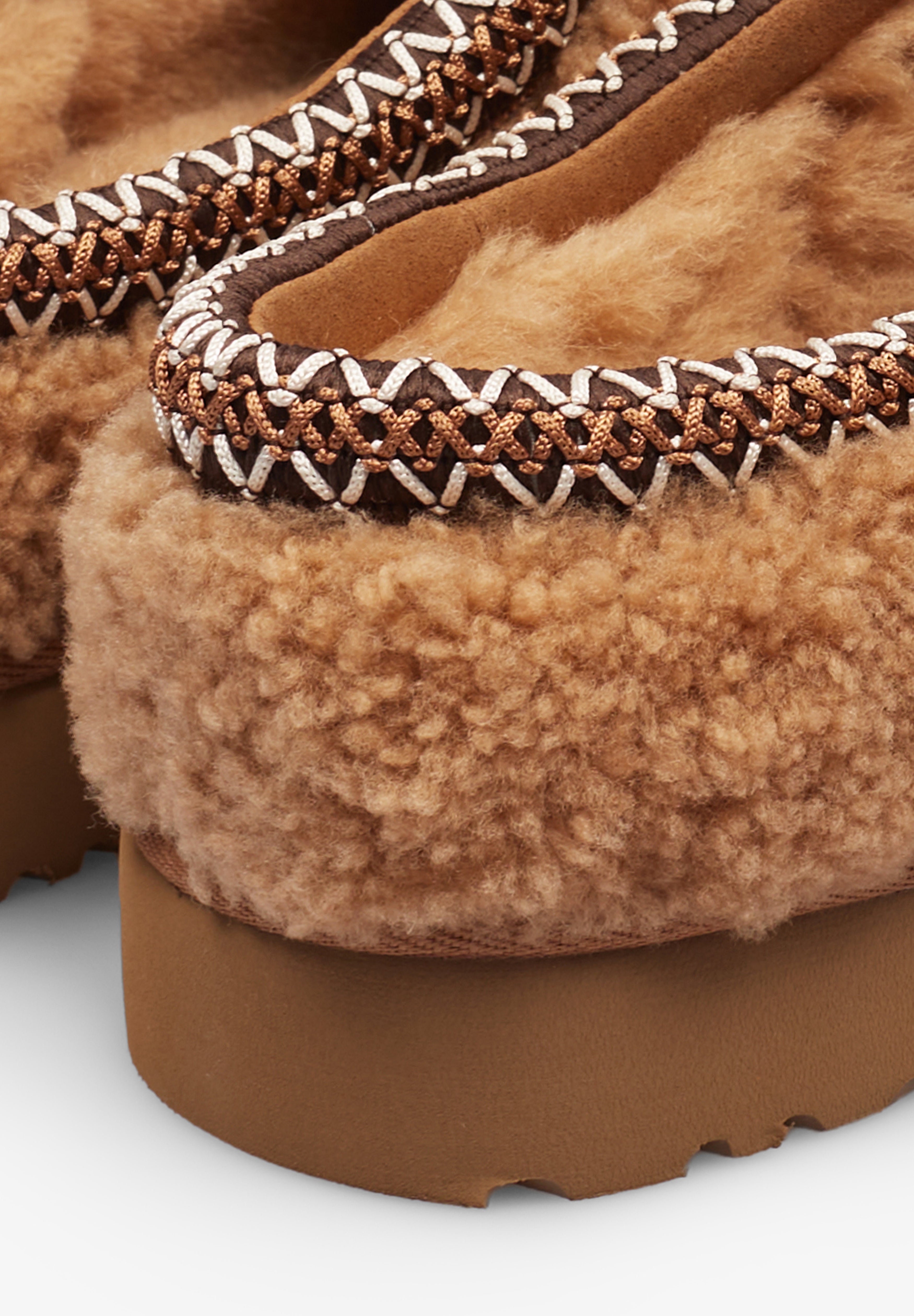 UGG | ZAPATILLAS TASMAN MAXI CURLY MUJER - Scalpers