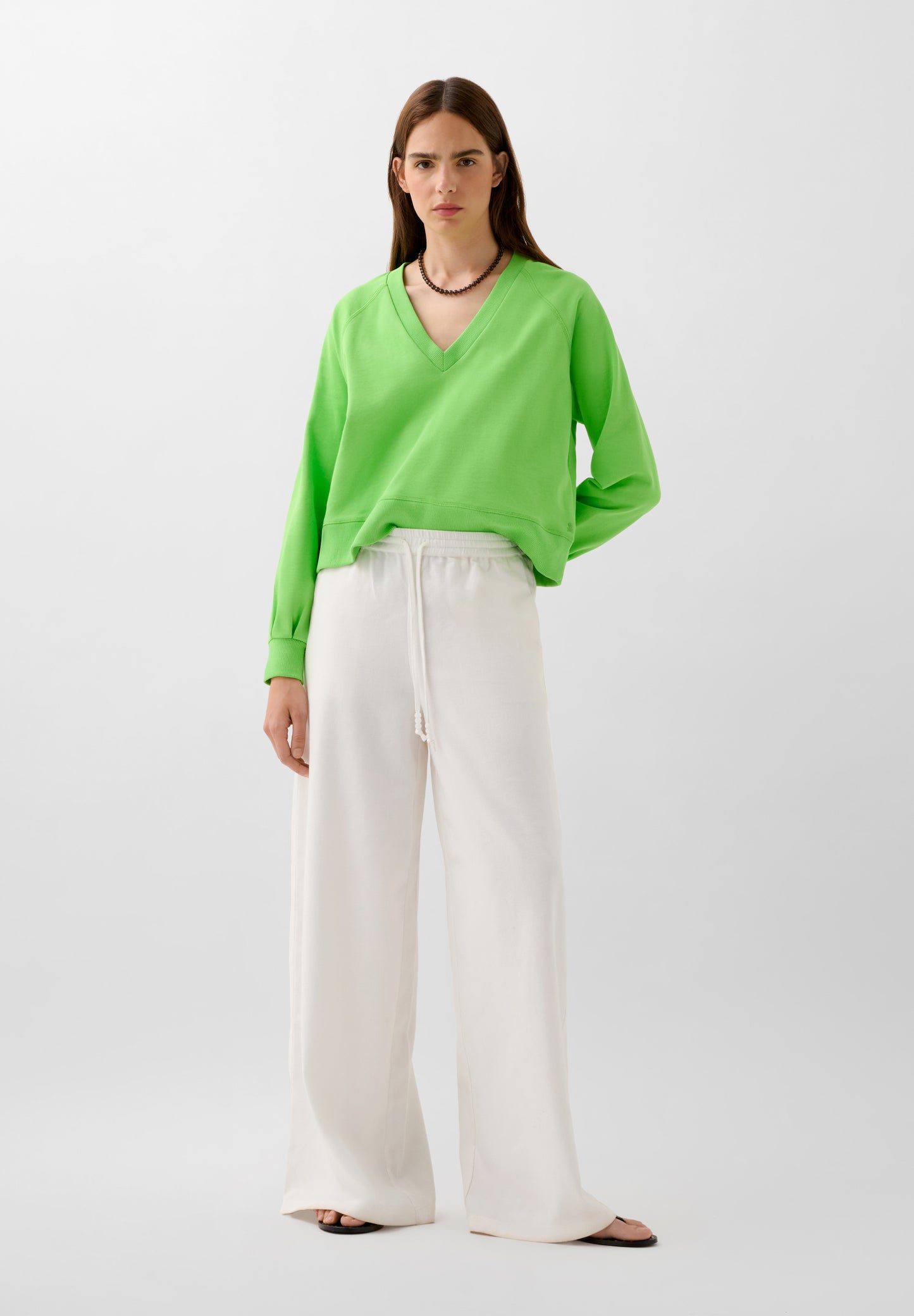 SUDADERA BÁSICA ESCOTE V