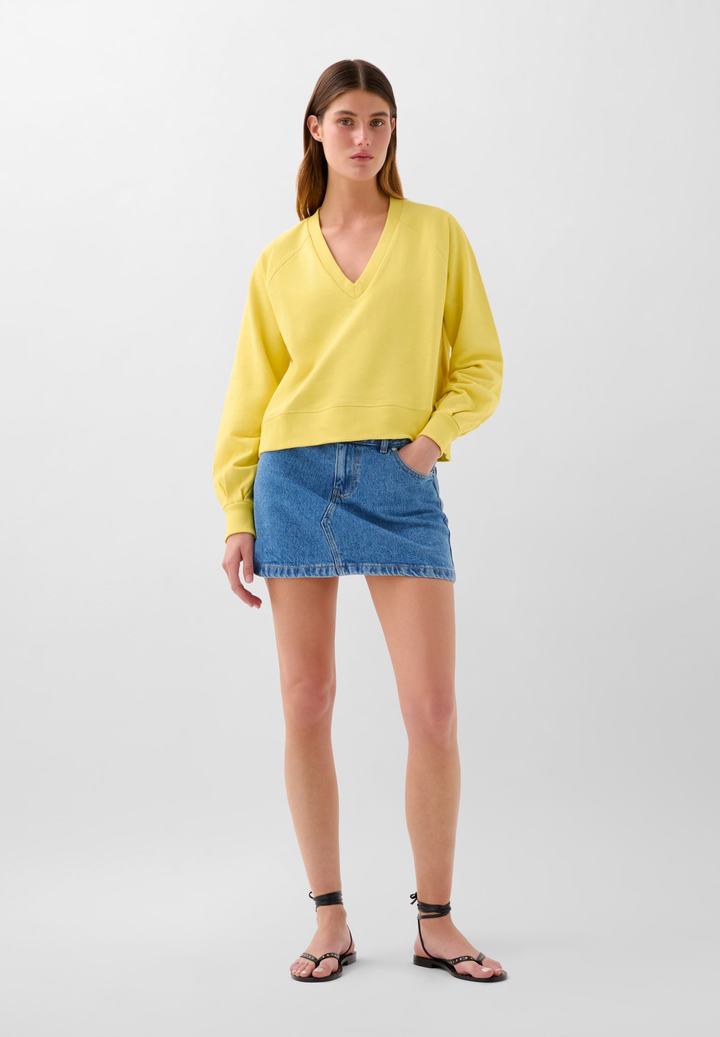 SUDADERA BÁSICA ESCOTE V