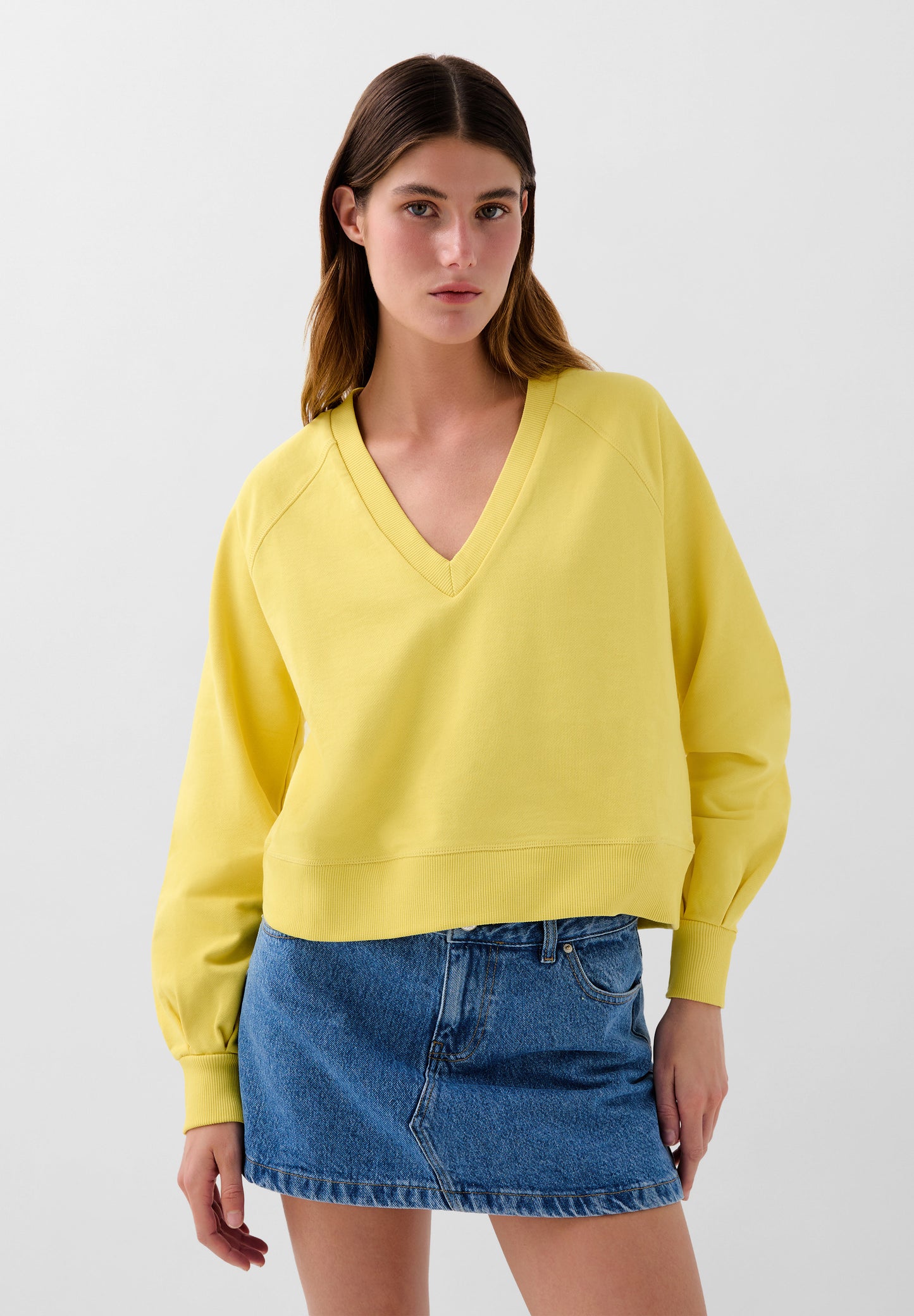 SUDADERA BÁSICA ESCOTE V