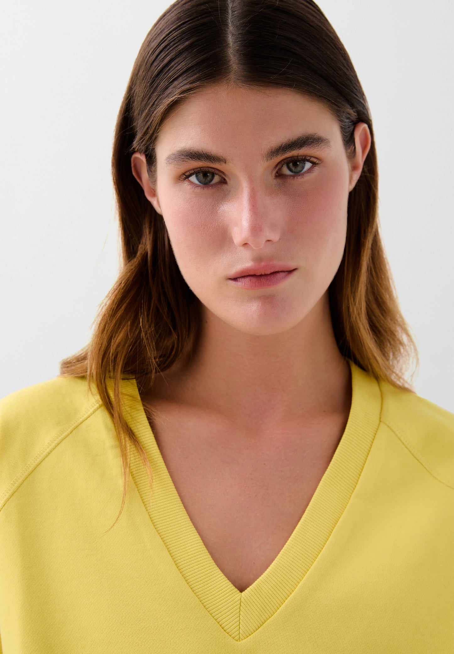 SUDADERA BÁSICA ESCOTE V