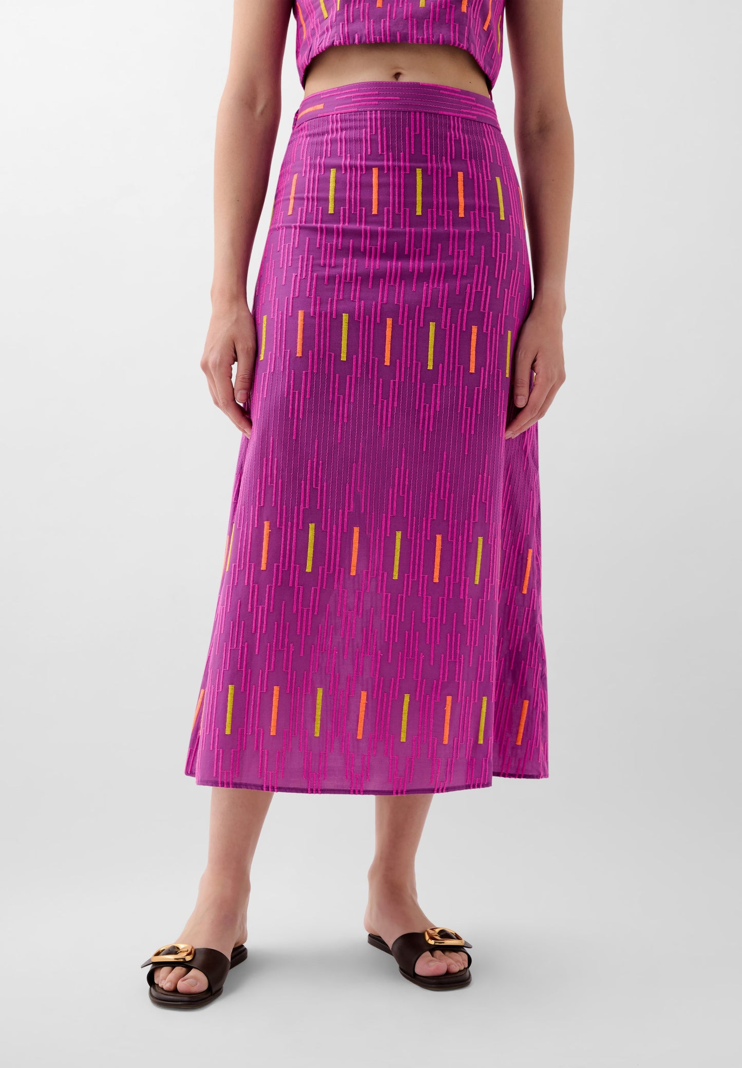FALDA BORDADOS MIDI