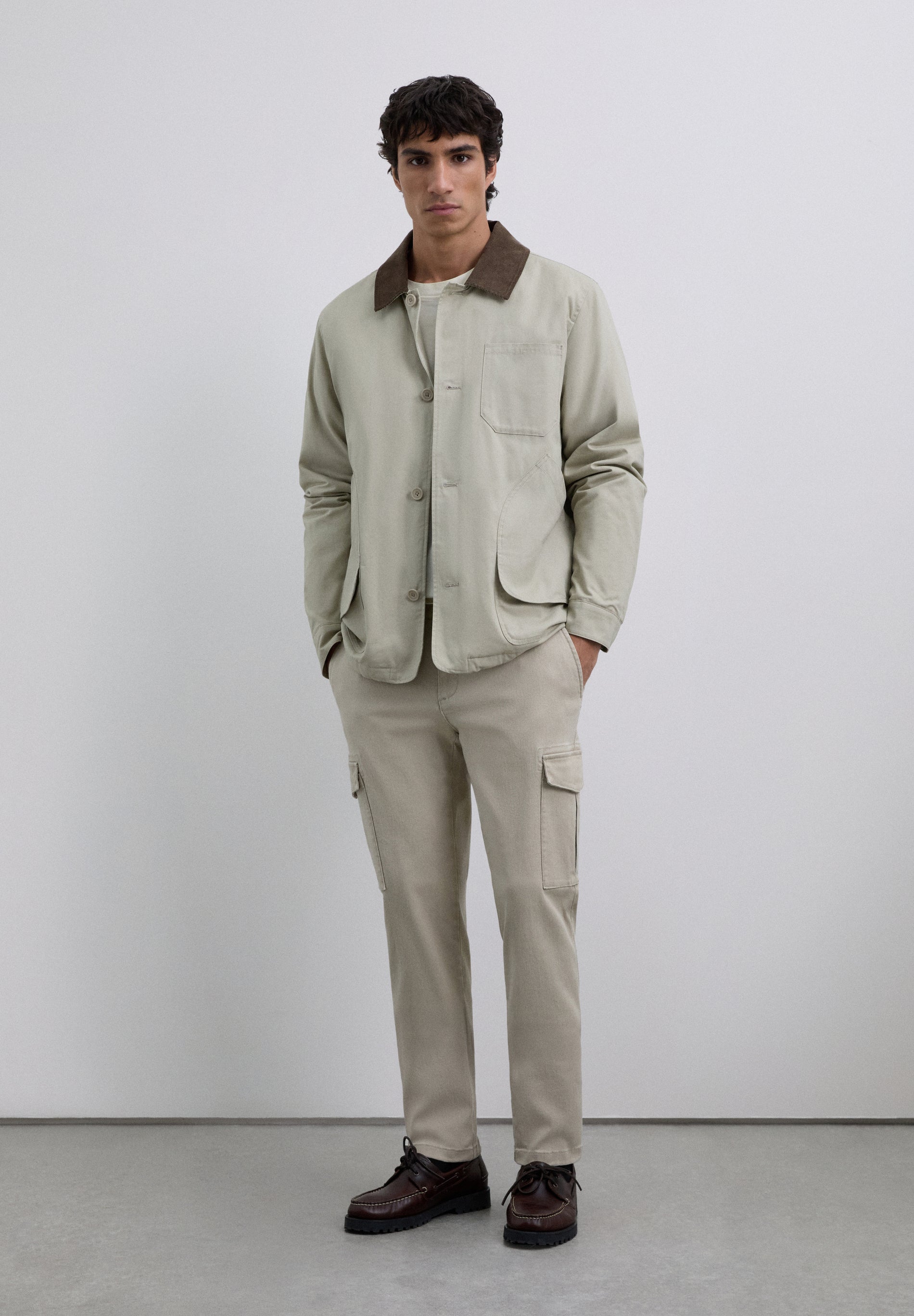 PANTALÓN CARGO CROPPED FIT